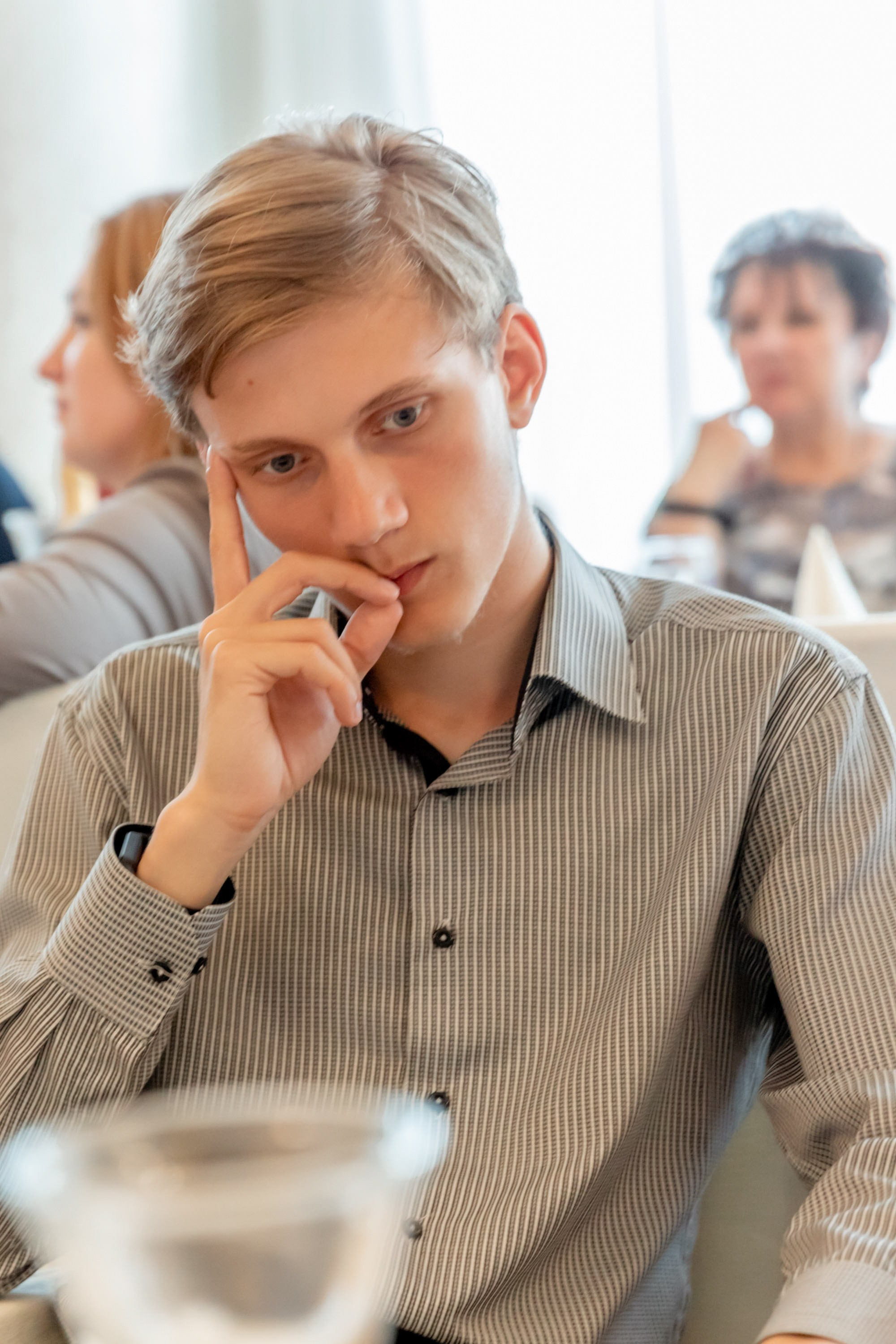 Фотосъёмка школьного выпускного в ресторане. Фотограф на праздник, корпоратив, День Рождения и Юбилей в г. Санкт-Петербурге Алексей Анкушев