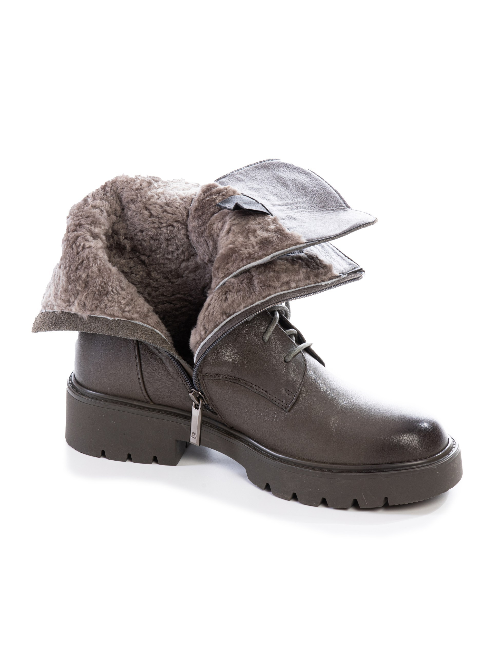 Зимняя обувь с вырезкой на белый фон. Фотограф в Туле Крупский АнДРей. Фотостудия «КАДР71» в Туле