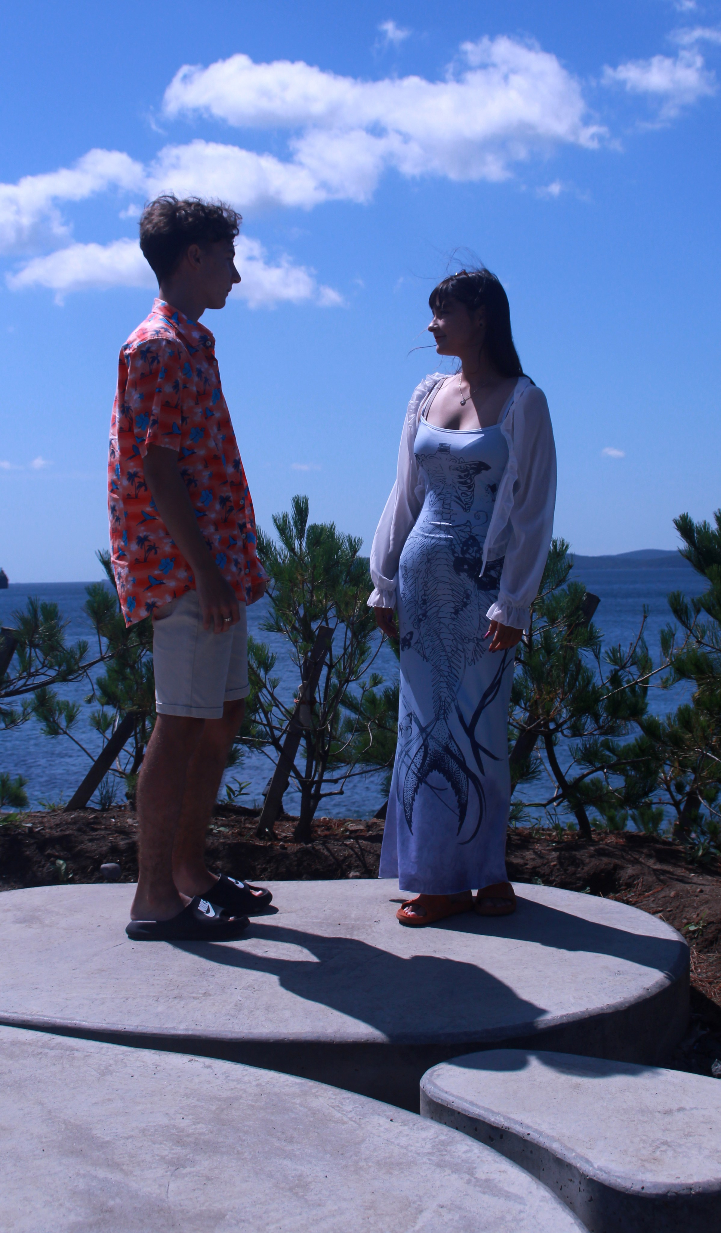 Фотография девушки и парня на видовой