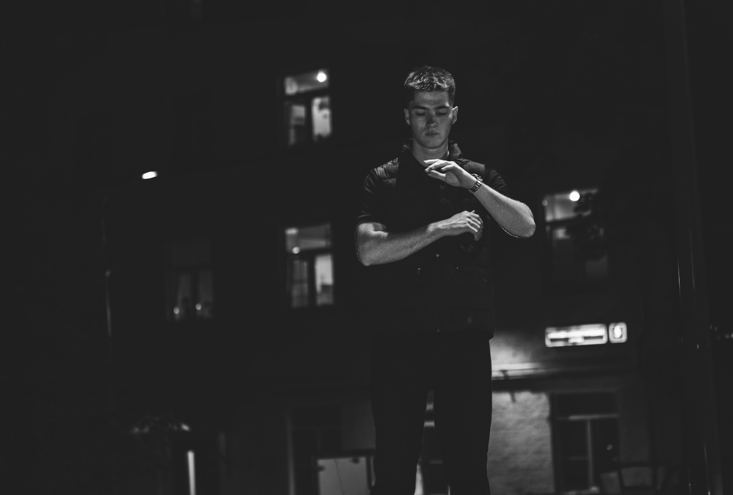 Съёмка для обложки трека. Портретный фотограф в Москве Фарид Леонов