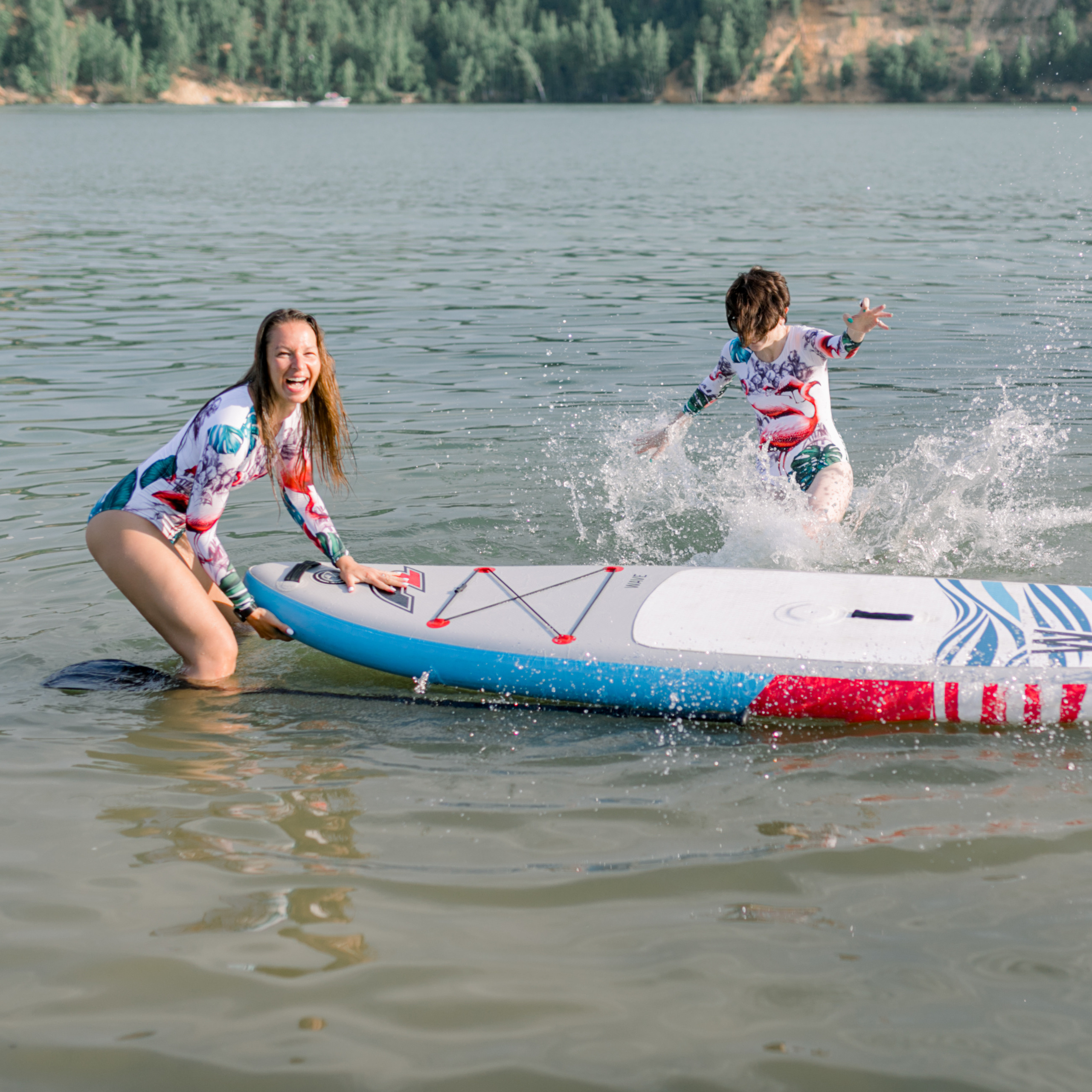 фотосессия с подругами, фотосессия с подругами на природе, фотосессия с подругами на день рождения, фотосессия с подругами летом, фотосессия с подругами на пляже, идея для фотосессии с подругой