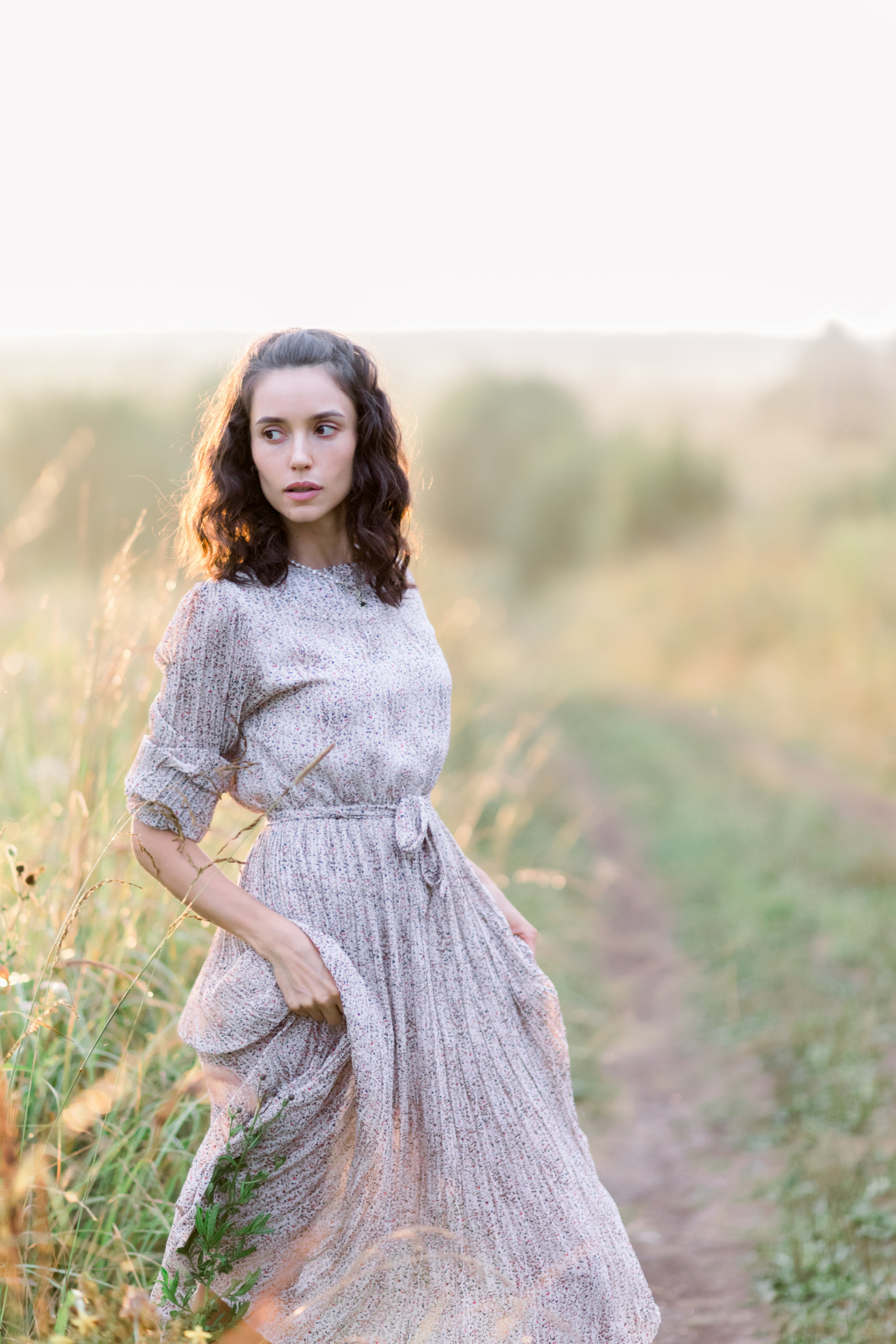 фотосессия в поле, портрет в поле, девушка в поле