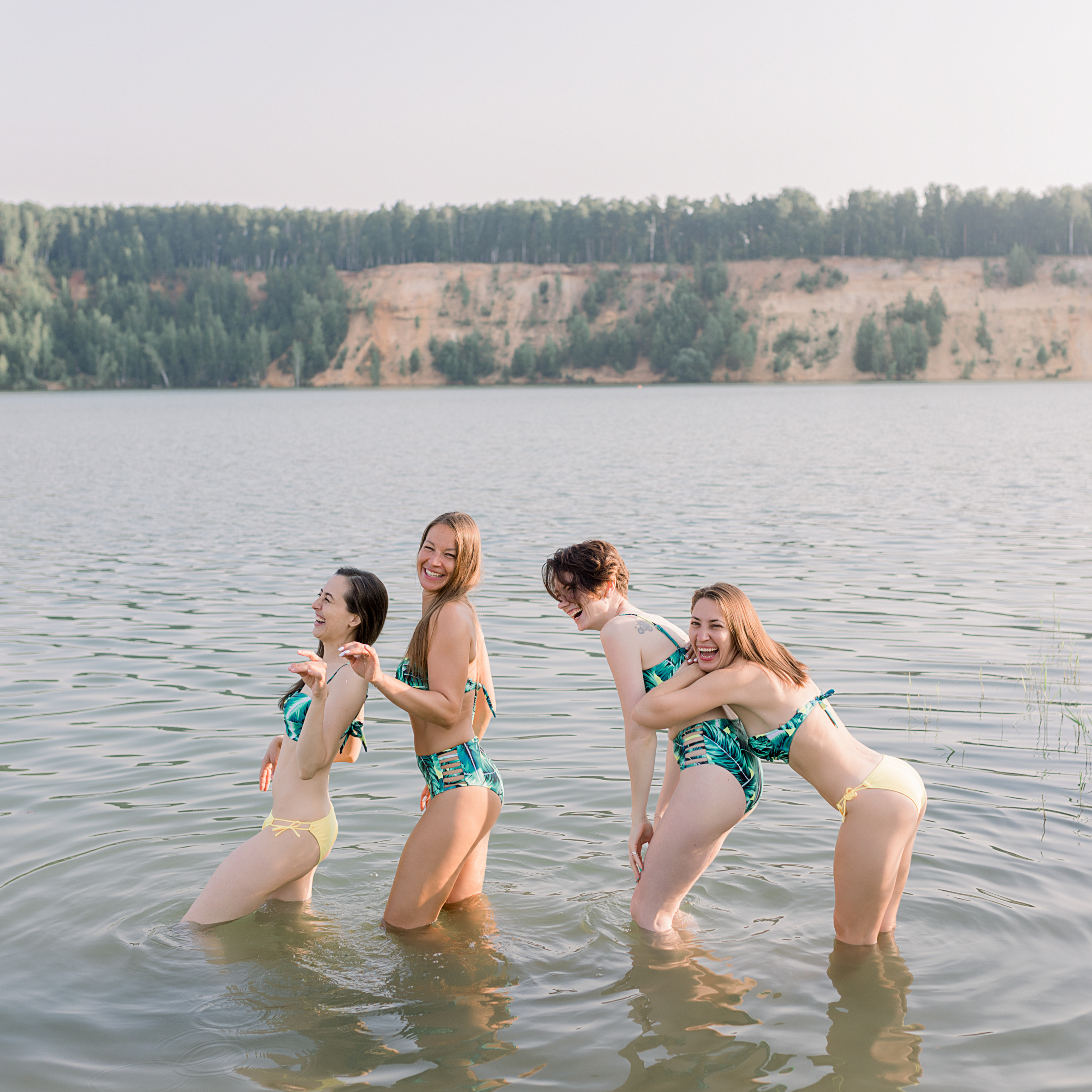фотосессия с подругами, фотосессия с подругами на природе, фотосессия с подругами на день рождения, фотосессия с подругами летом, фотосессия с подругами на пляже, идея для фотосессии с подругой, фото с подругой в москве
