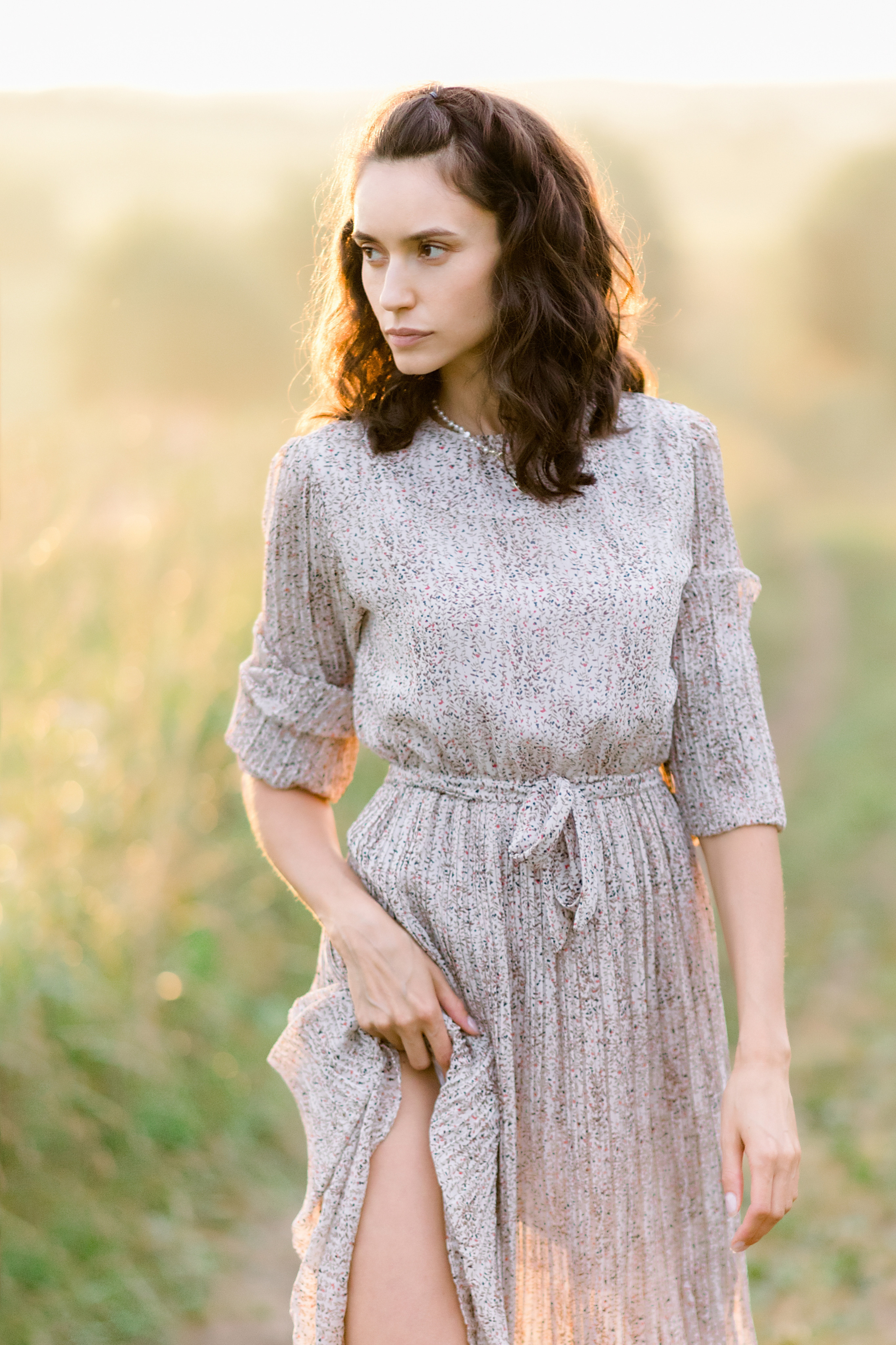 фотосессия в поле, портрет в поле, девушка в поле