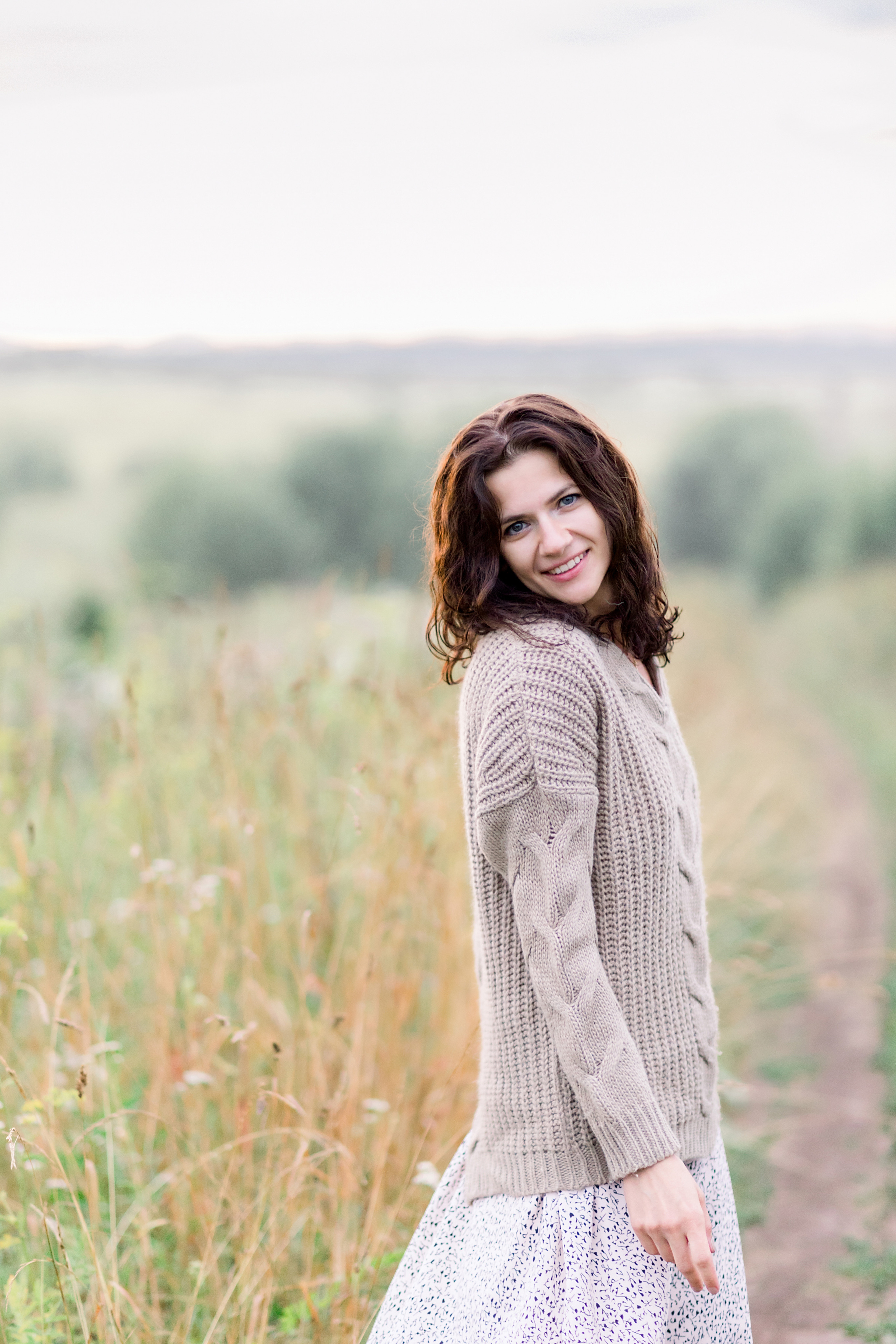 Закат в поле. Лена Крутова. Фотограф в Москве