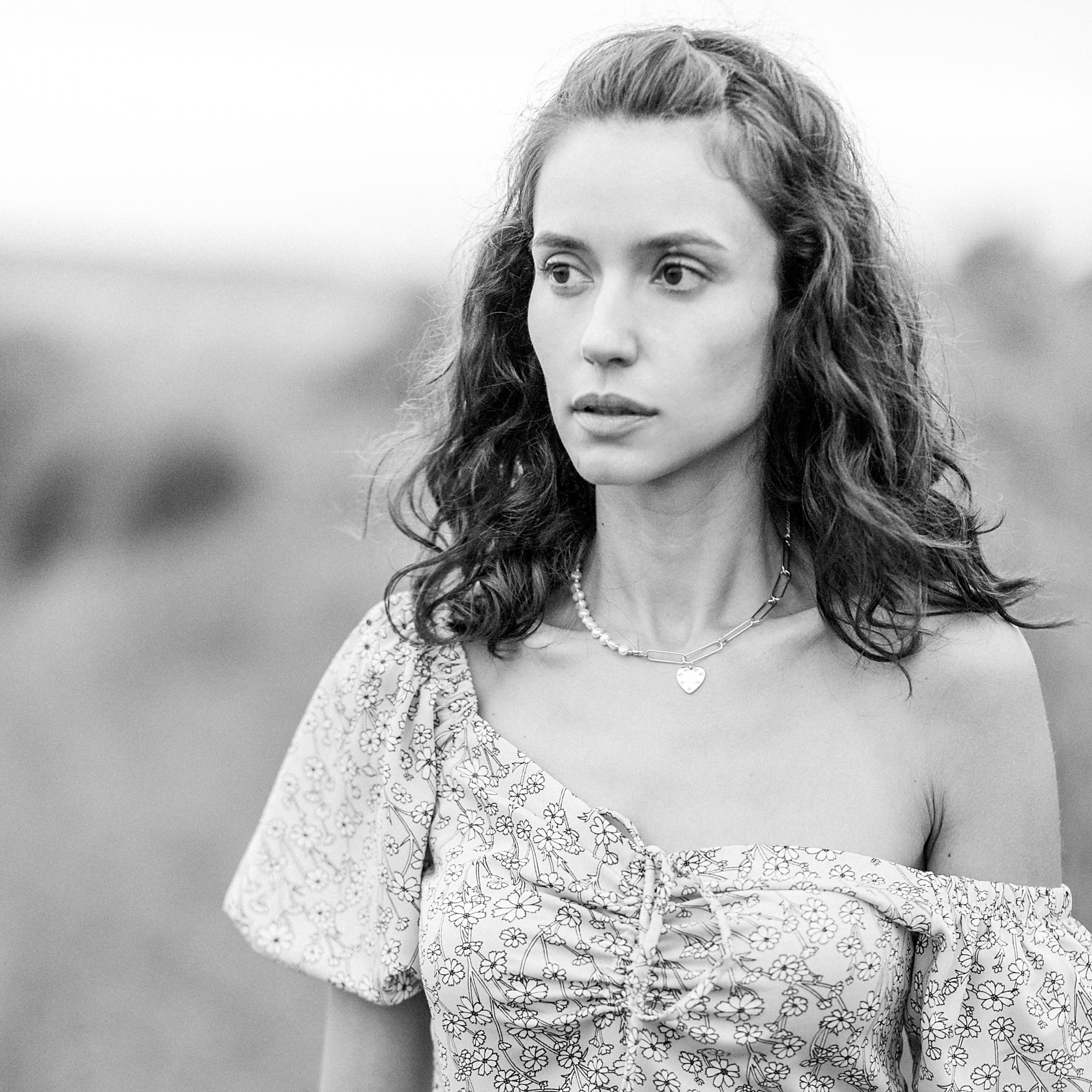 фотосессия в поле, портрет в поле, девушка в поле