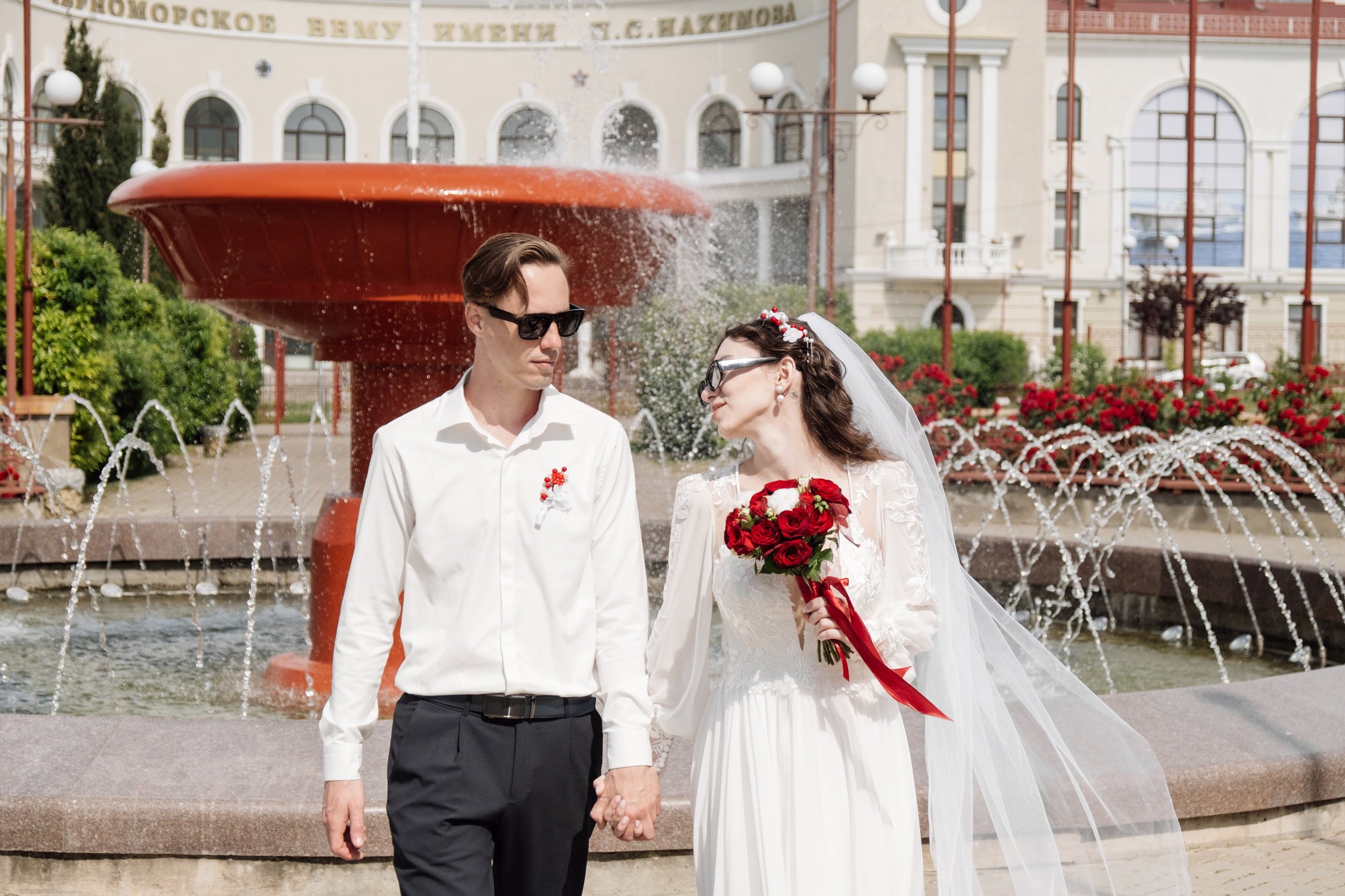 О+Д (ЗАГС, прогулка Центр и Парк Победы, банкет). Профессиональная фотосъемка в Крыму. Натуральные эмоции и живые кадры. Забронируйте дату прямо сейчас!