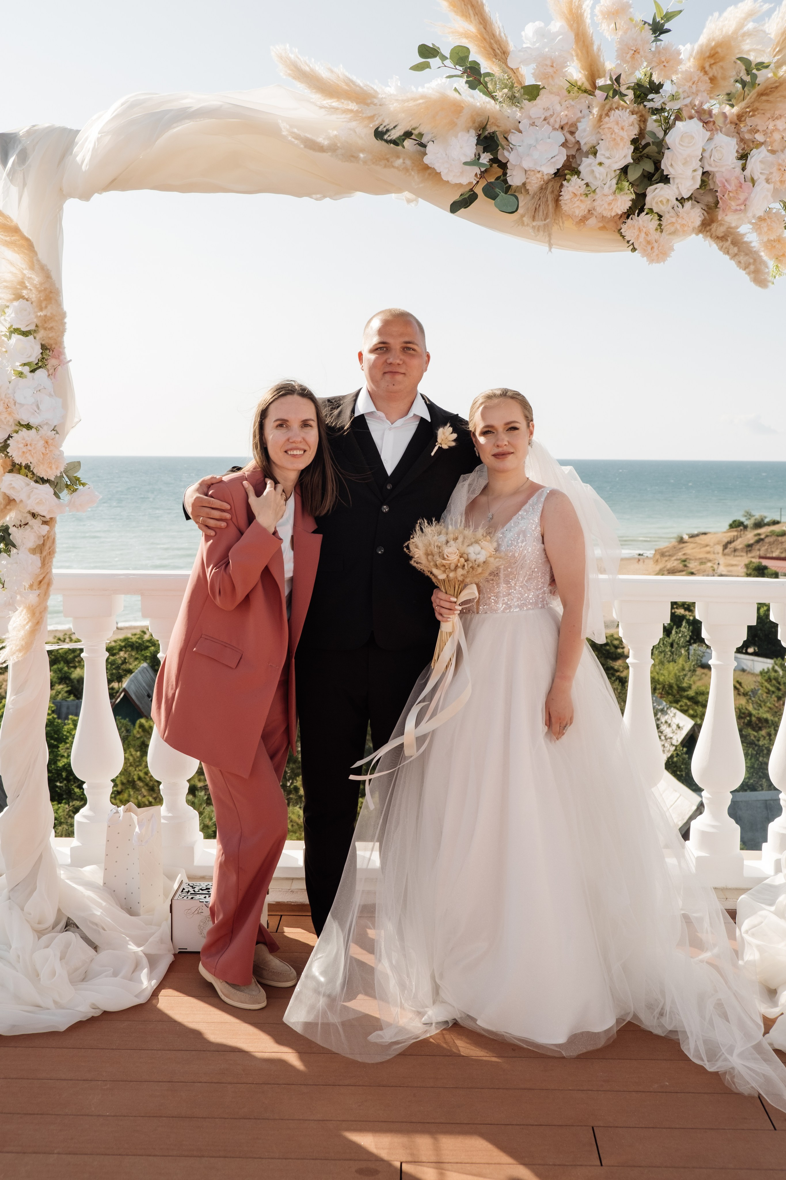 Свадебный ретопртаж. Профессиональная фотосъемка в Крыму. Натуральные эмоции и живые кадры. Забронируйте дату прямо сейчас!