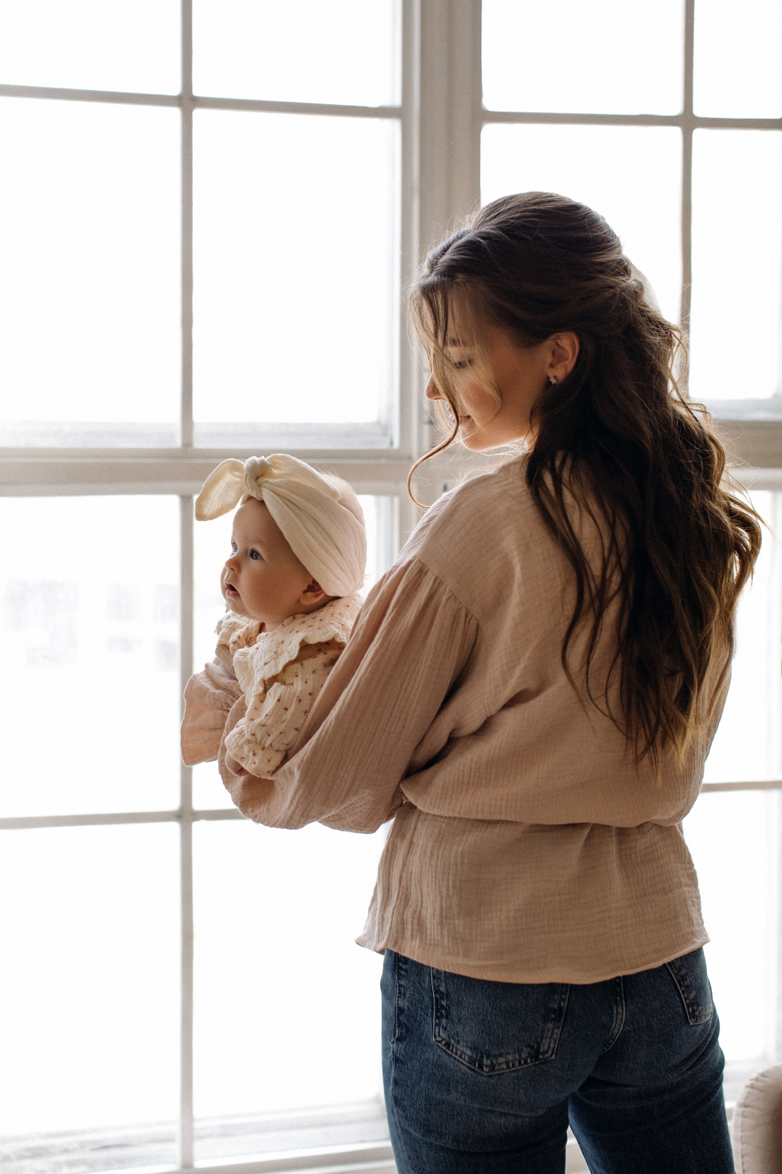 Малышка Ксения и родители. Семейная фотосессия в студии. Фотограф в Москве Ольга Сатони