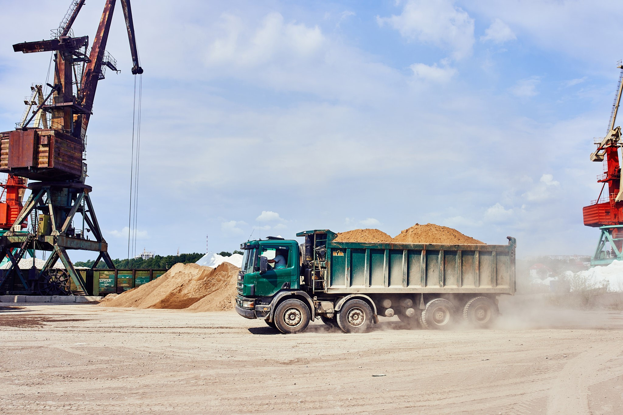 Погрузка песка. ПРомышленная фотосъемка