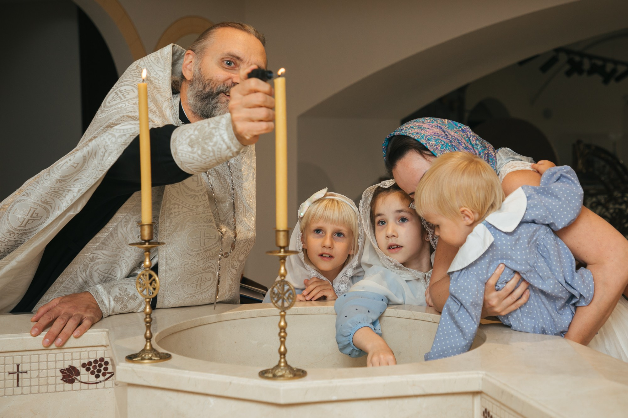 Крещения в Санкт-Петербурге. Фотограф крещение венчание в Петербурге! Помогает подобрать храм и посоветовал душевного батюшку в СПб