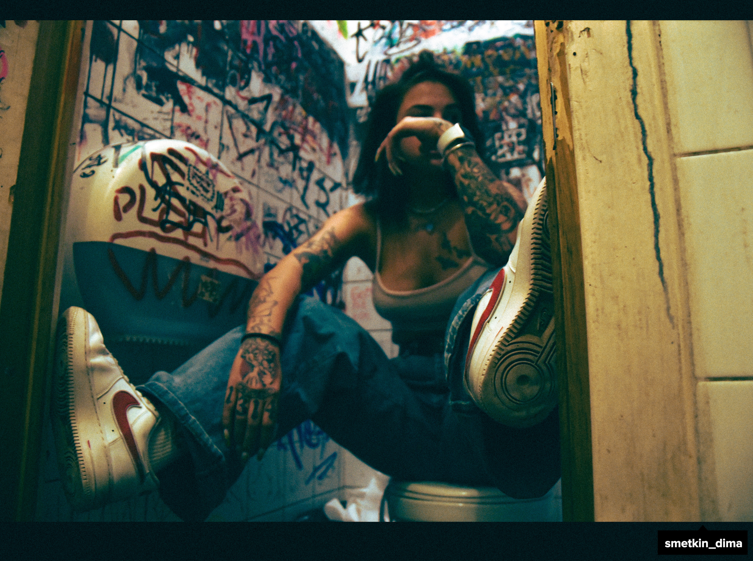 Уличная фотография. Фотосессия в баре. Фотограф Сметкин Дима. Фотосессии в Москве и по миру