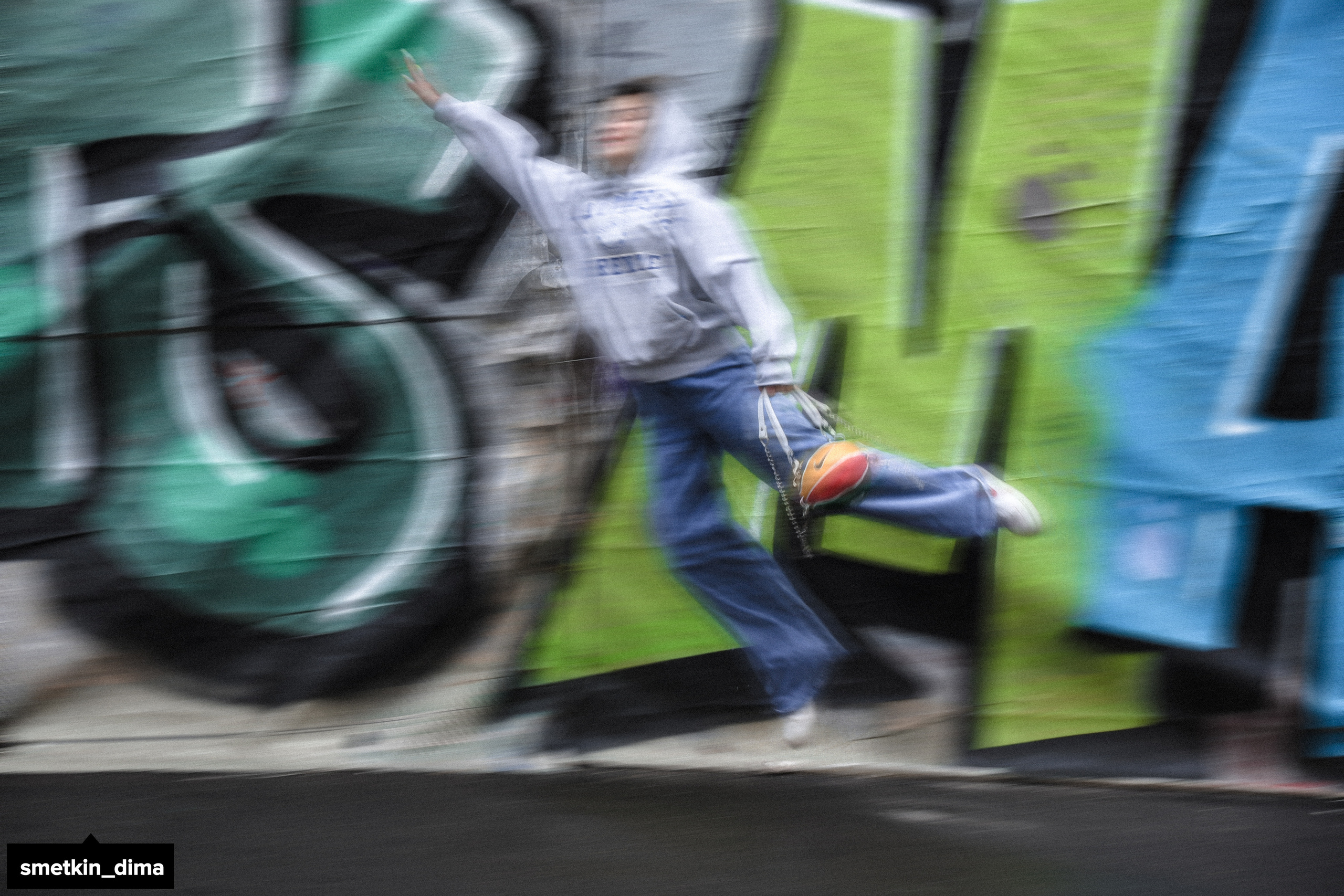 Уличная фотография. Фотосессия в баре. Фотограф Сметкин Дима. Фотосессии в Москве и по миру