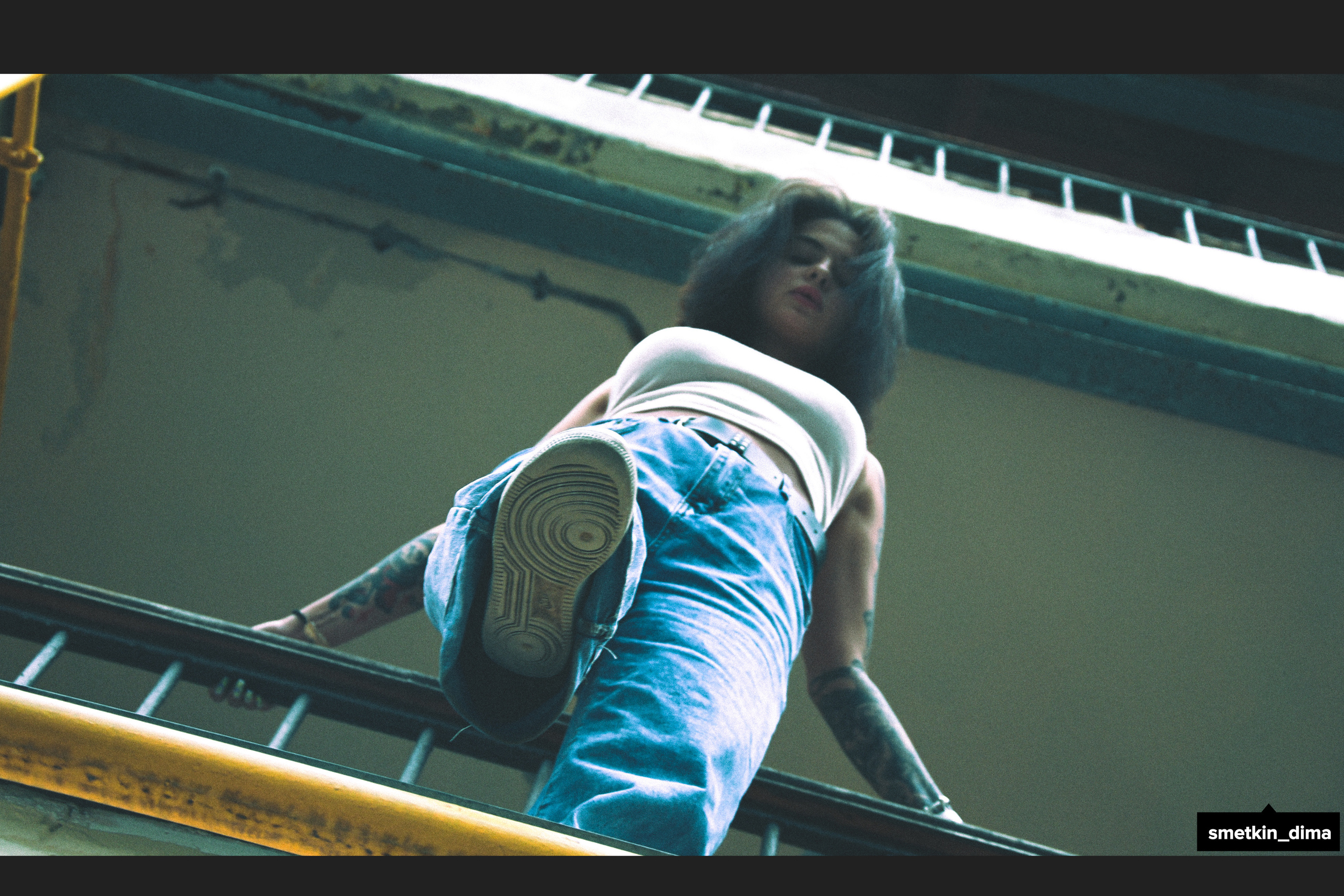 Уличная фотография. Фотосессия в баре. Фотограф Сметкин Дима. Фотосессии в Москве и по миру