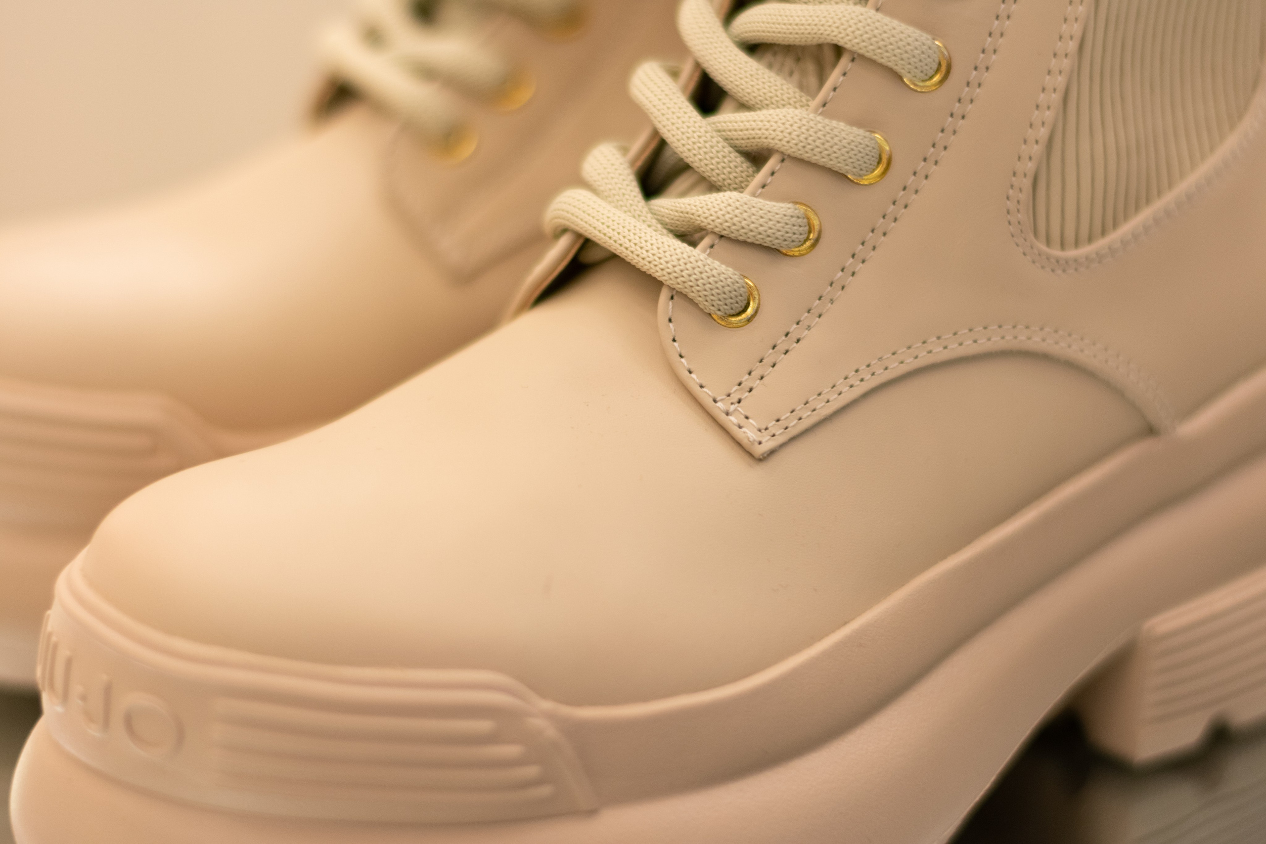 Для организаций. Предметная фотосессия для обувного магазина Capsula. Фотограф/видеограф Богдан Голованов