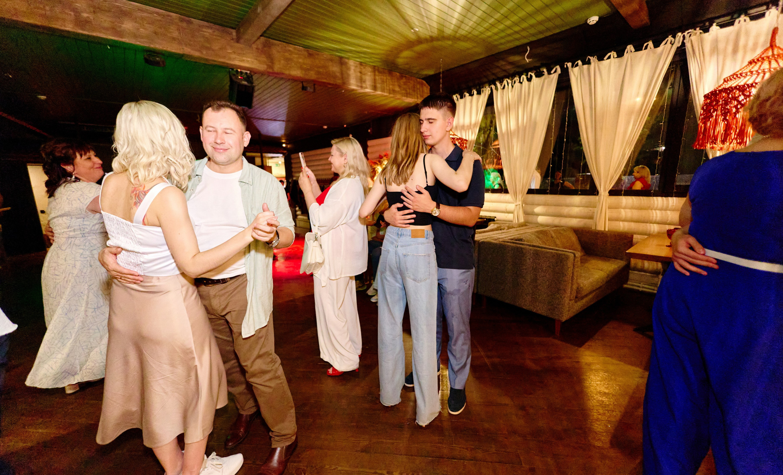 Выпускной 35 Сош. Фотограф Выпускные альбомы Таганрог Сергей Коробченко