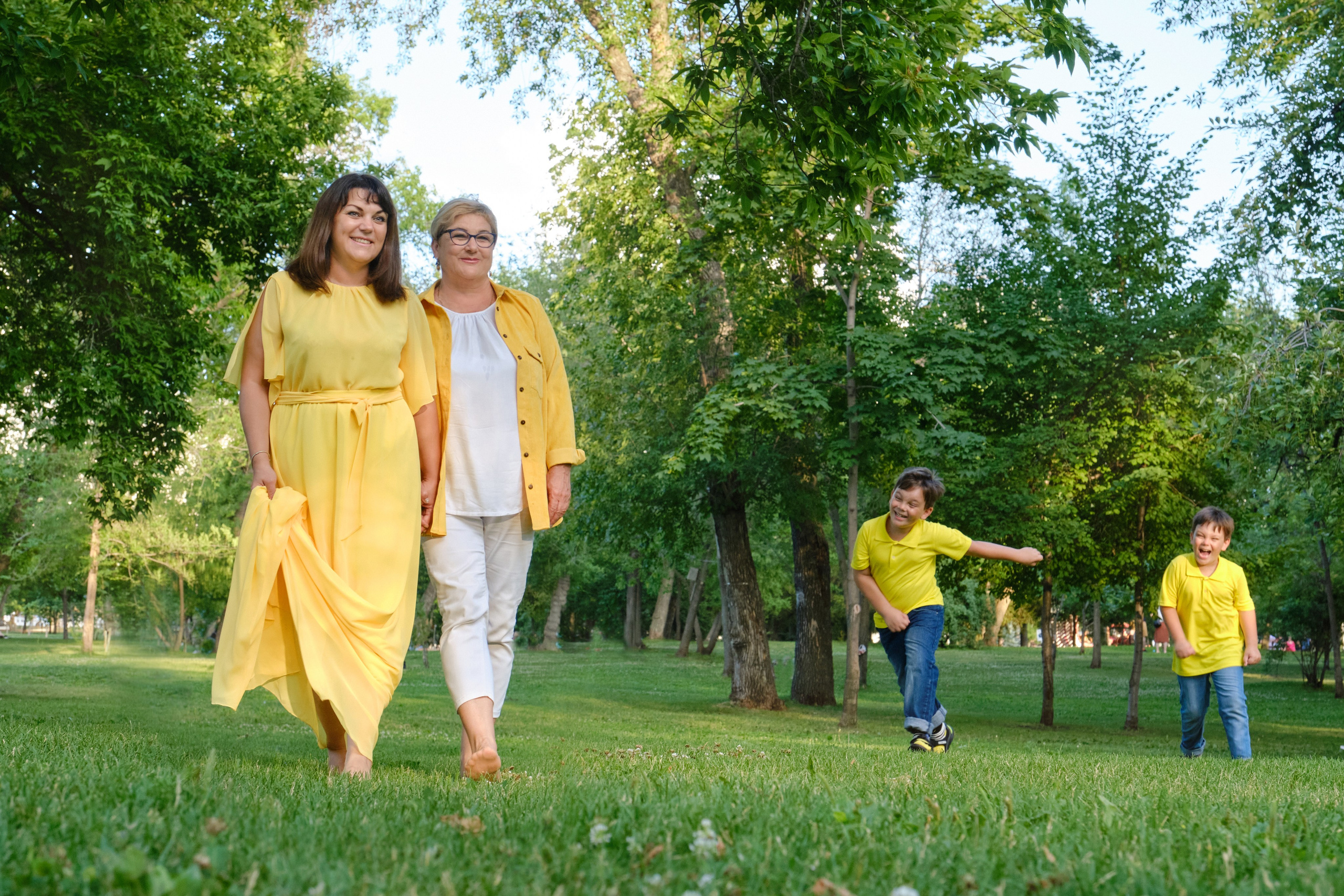 Летняя фотосессия на природе, в лесу, на улице. Семейная с детьми