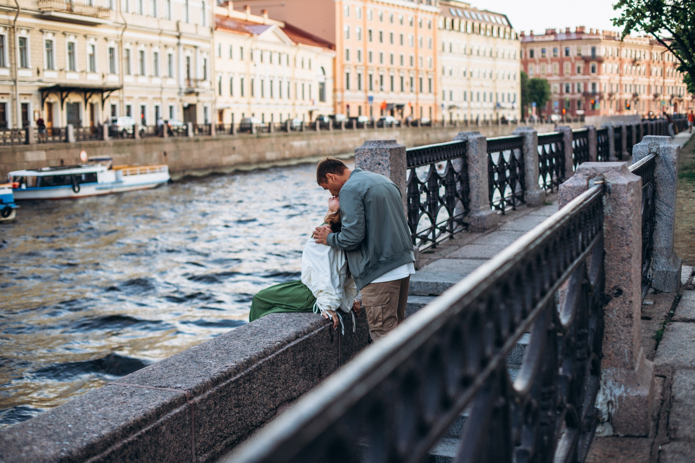 Сергей и Наталья в июне. Фотопрогулка в Петербурге. Индивидуальный и семейный фотограф в Санкт-Петербурге