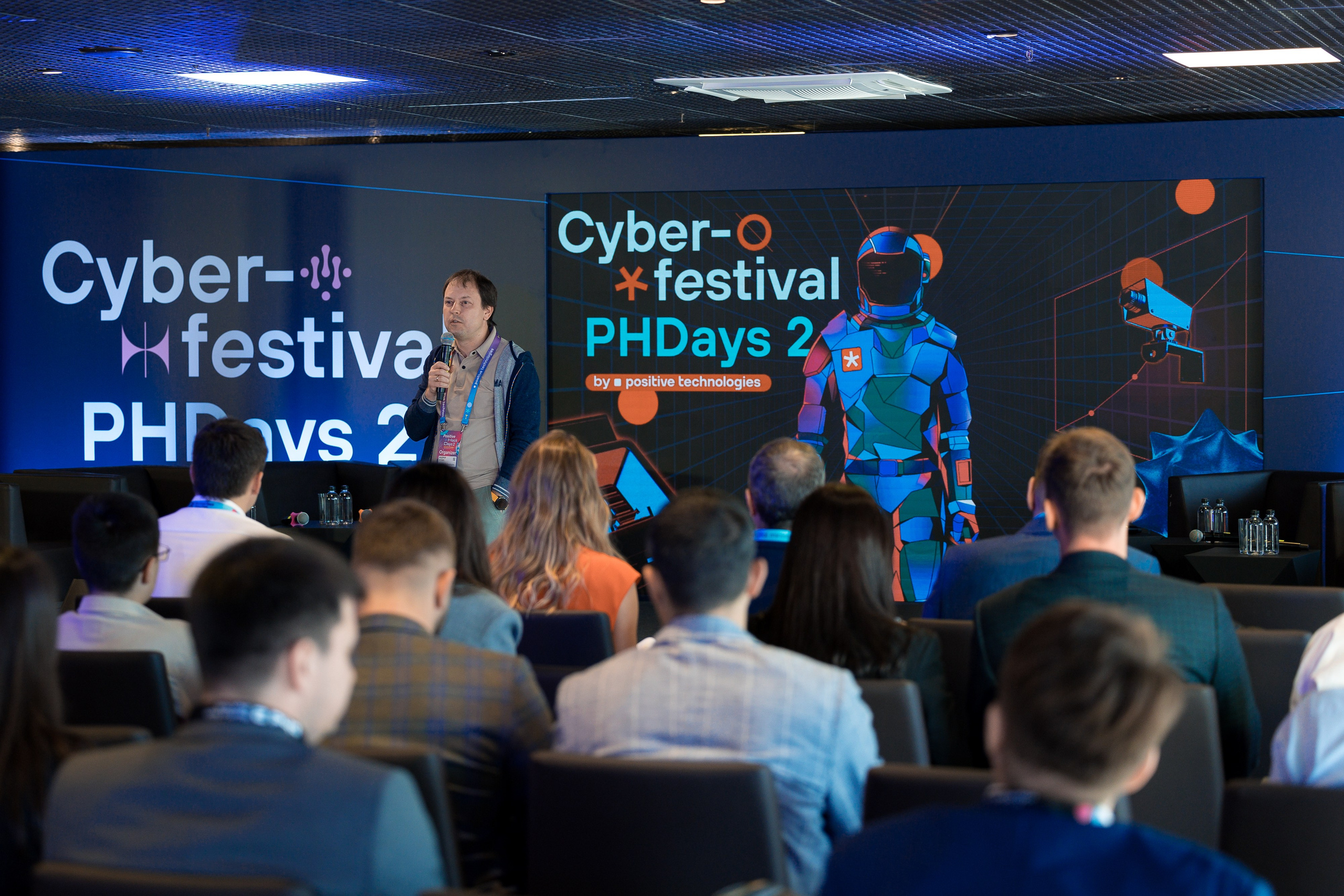 Лужники — Киберфестиваль Positive Hack Days 2. Фотограф Юлия Назарова