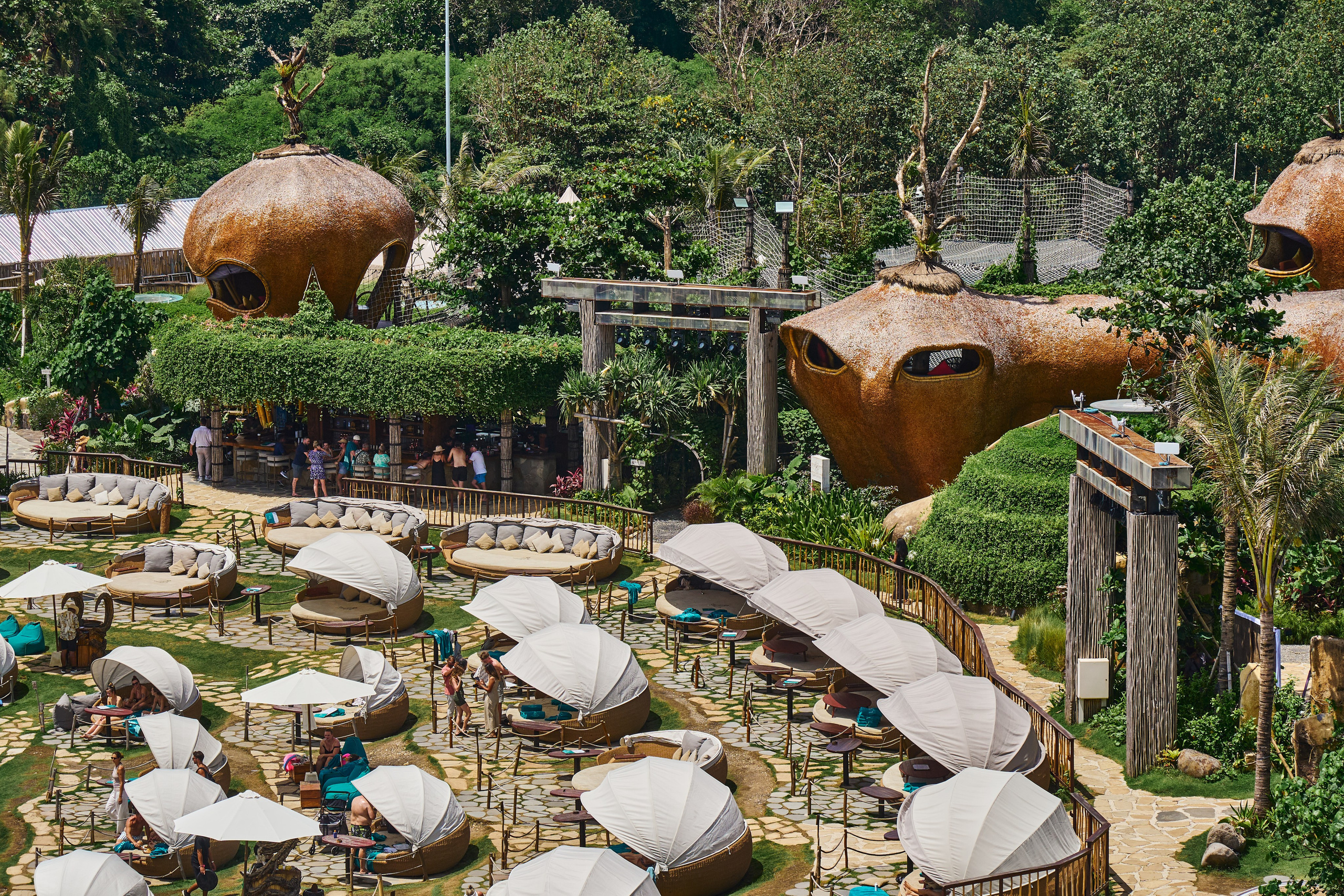 NuanuResort. See the moment and catche. commercial and reportage