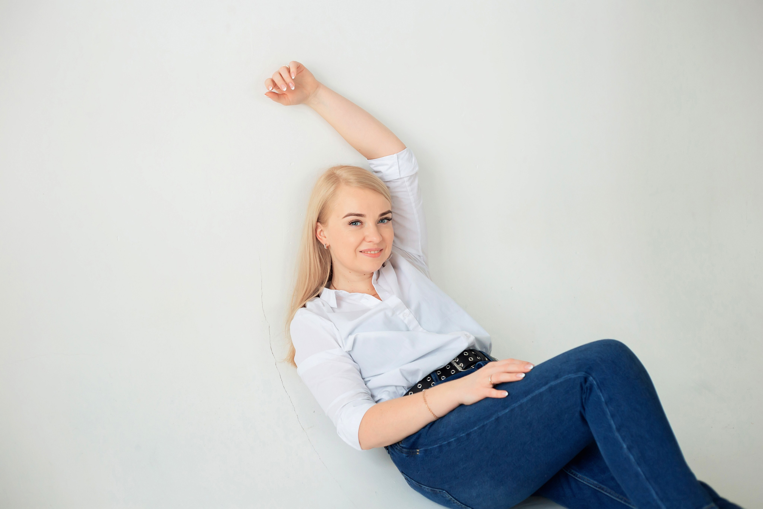 Минималистичная портретная съемка в фотостудии Санкт-Петербурга. Портретный фотограф в Санкт-Петербурге