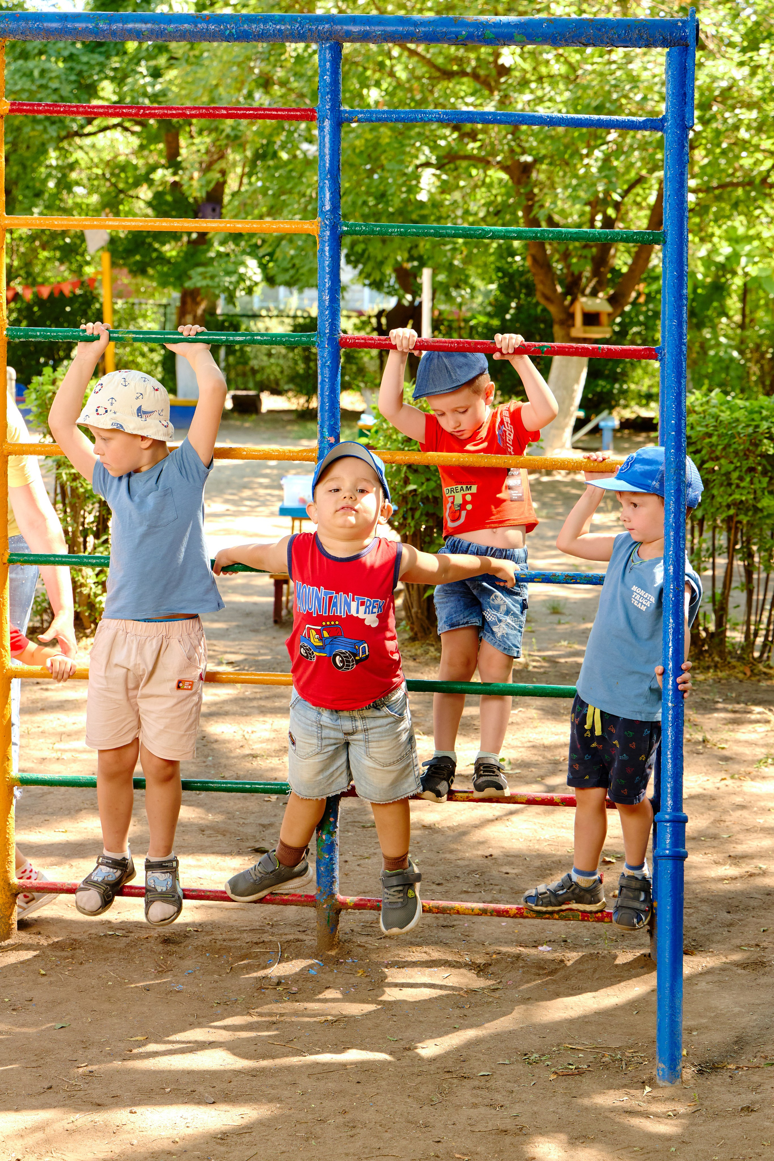 Пример летней съёмки в детском саду № 92 младшая группа Ромашки. Фотограф Выпускные альбомы Таганрог Сергей Коробченко
