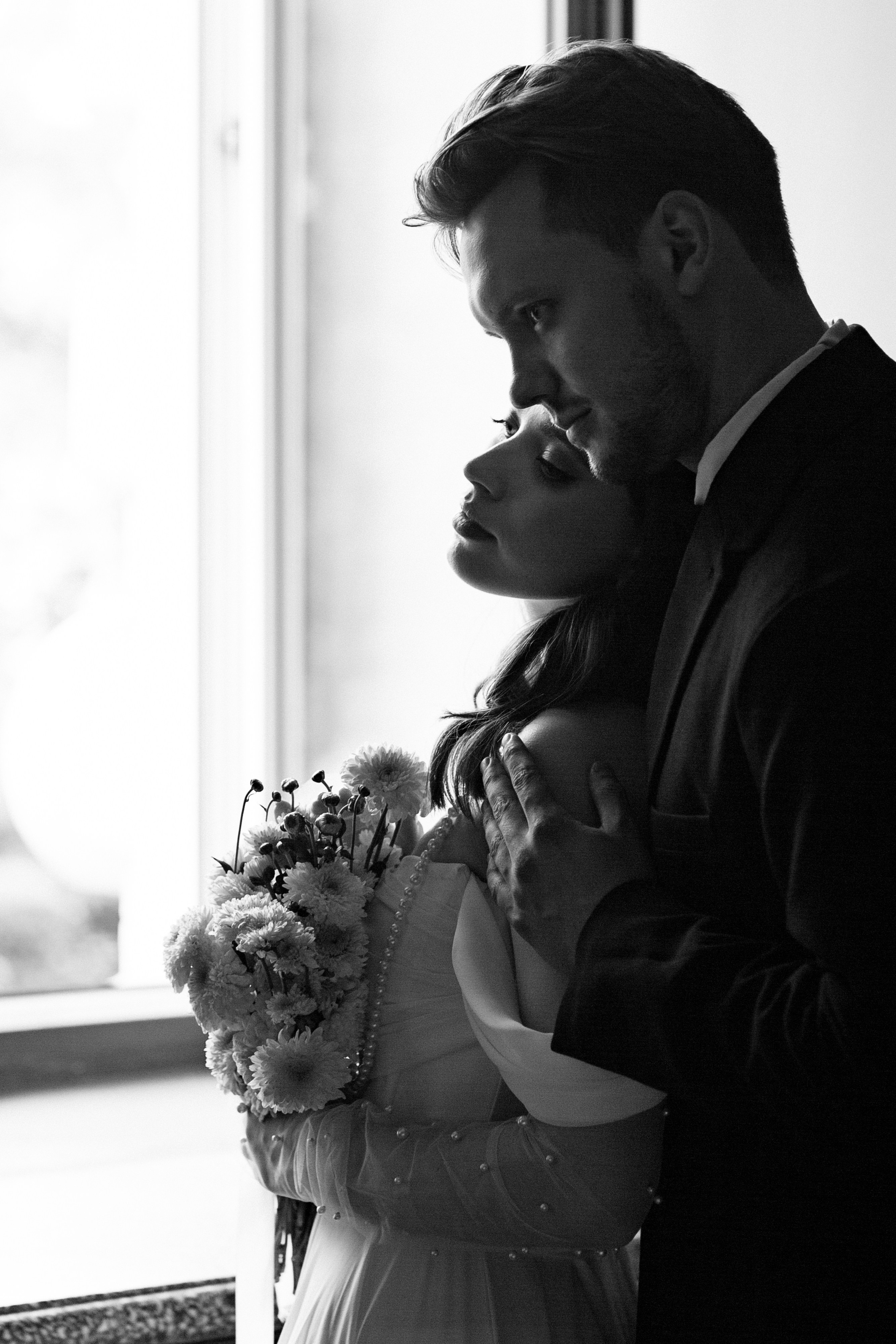 Свадебная фотосессия в квартире-студии. Свадебный фотограф в Москве Мария Крош