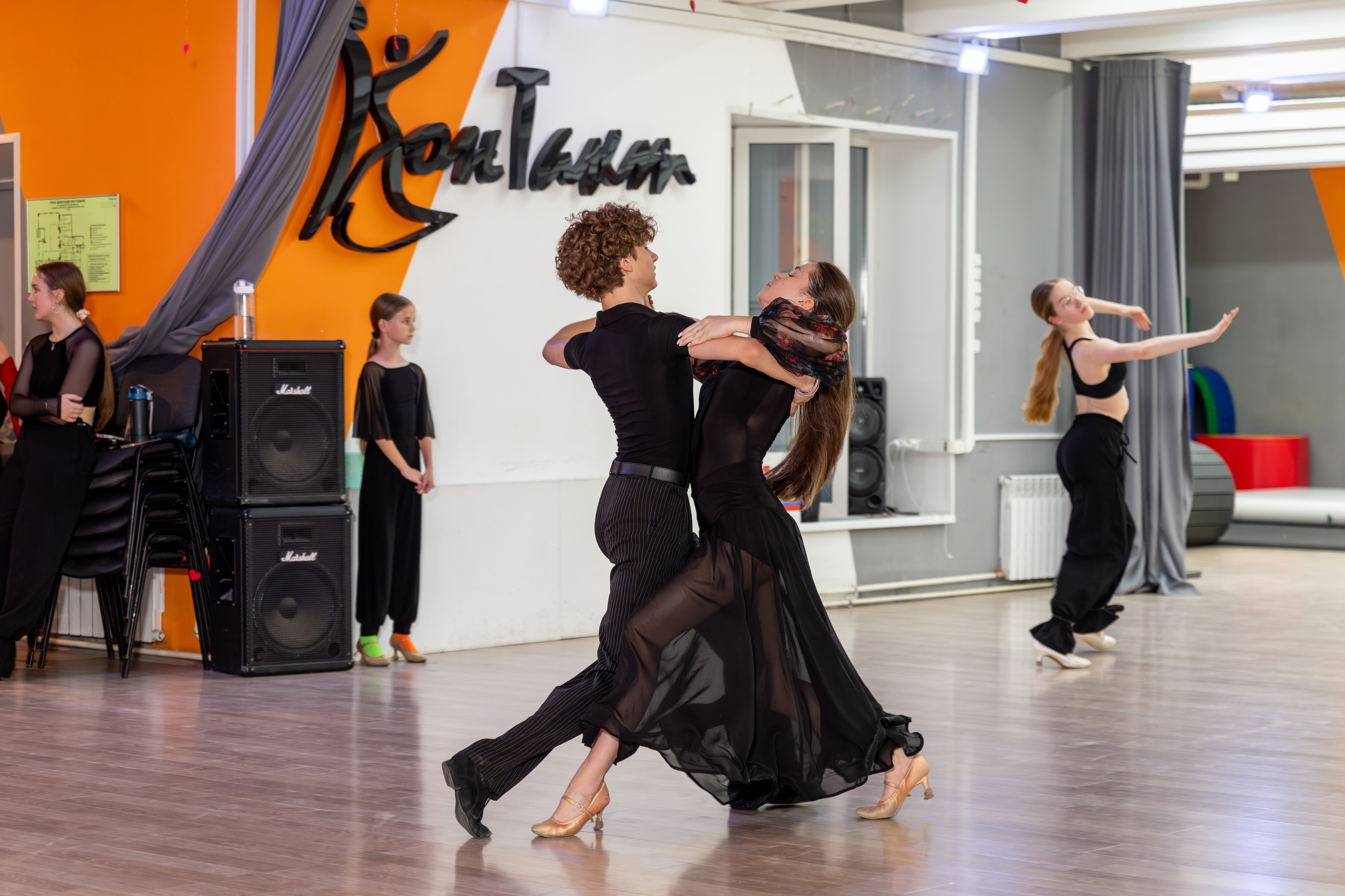 Группа 12-16 лет и взрослые. КонТакт — спортивные бальные танцы в Москве
