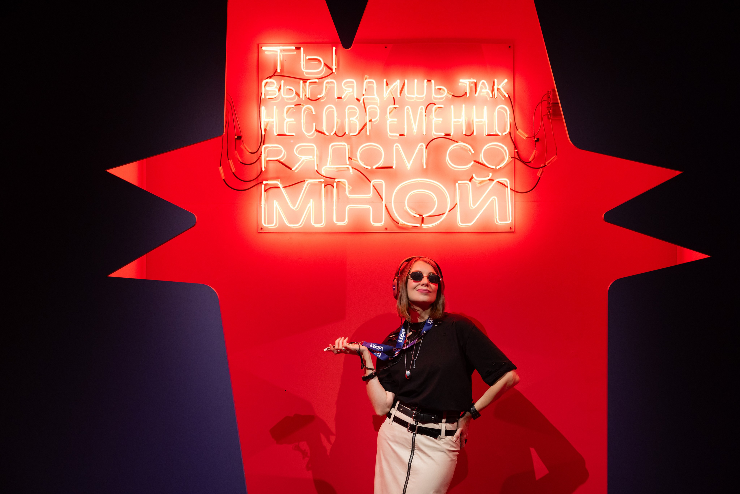 Выставка-байопик «Виктор Цой. Легенда» (10 октября 2025). Репортажный фотограф Алексей Пирязев