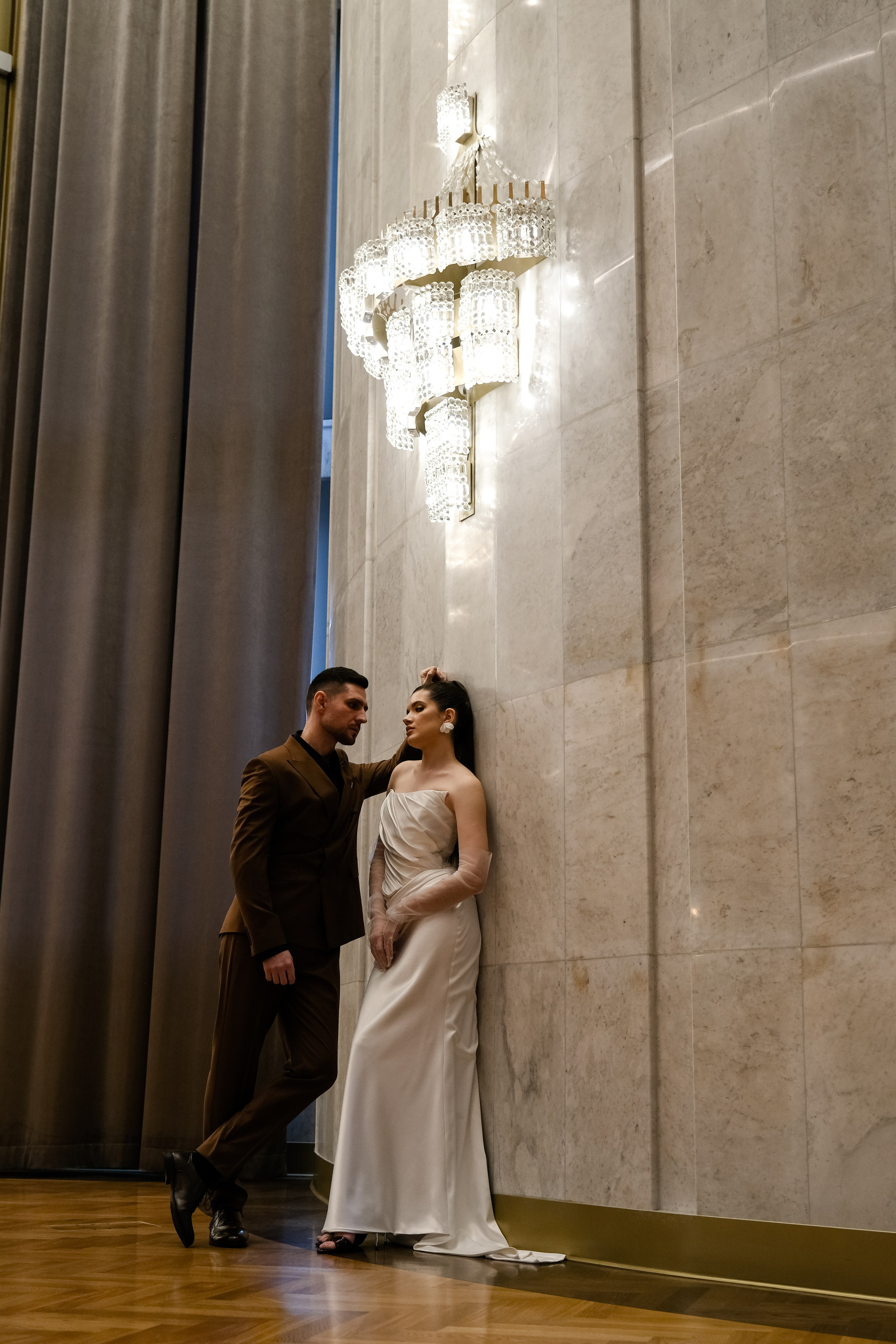 Свадебная фотосессия в театре драмы имени Наума Орлова. Свадебный фотограф в Челябинске Сырчикова Наталья