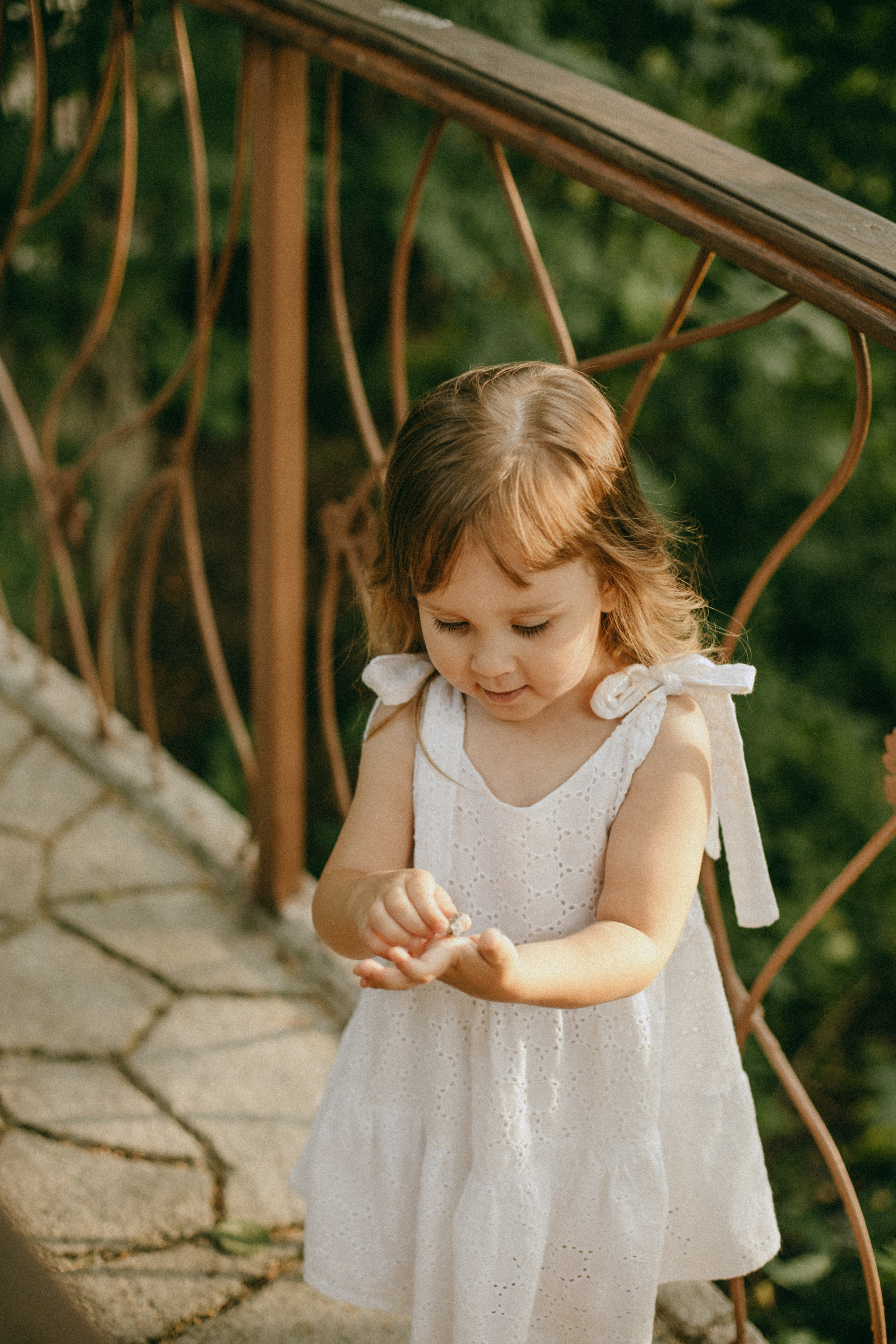 Эмма и Влада на летней прогулке с мамой. Фотограф Наталья Кургина Слюдянка Иркутск