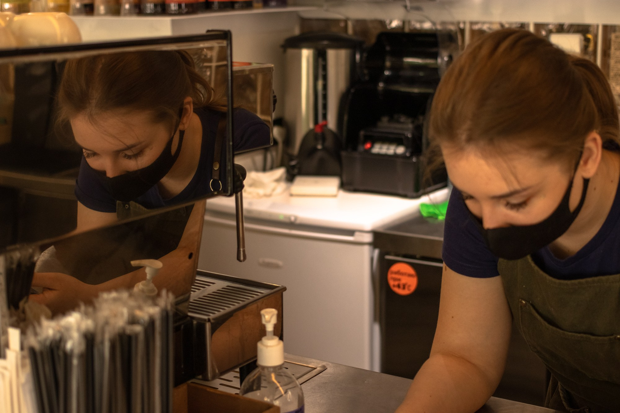 Встреча с основателем кофеен «Зацепи». Репортажный, промышленный и маркетплейс-фотограф Дмитрий Чернат