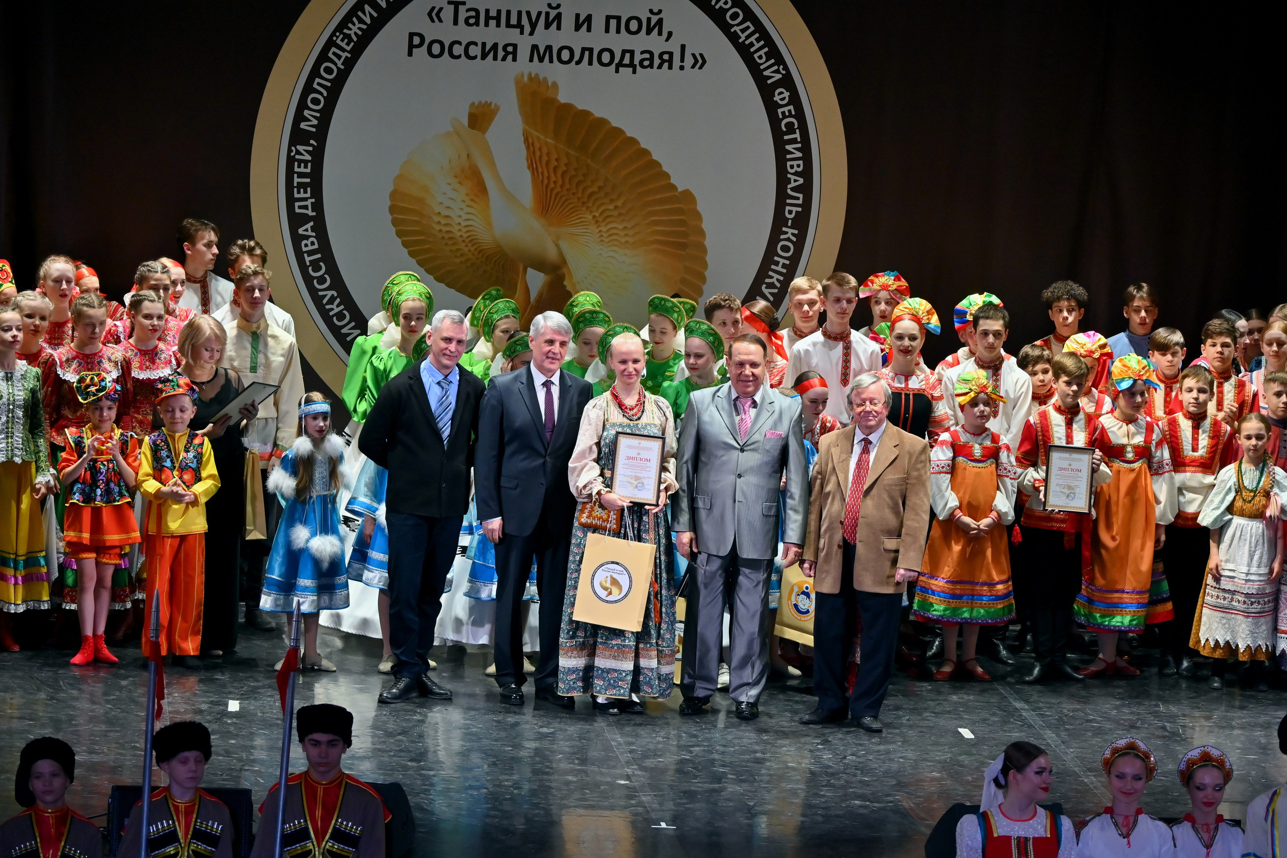 Гала-концерт. Танцуй и пой, Россия Молодая! 22.04.2024. Профессиональный фотограф в Москве Алёна Котова