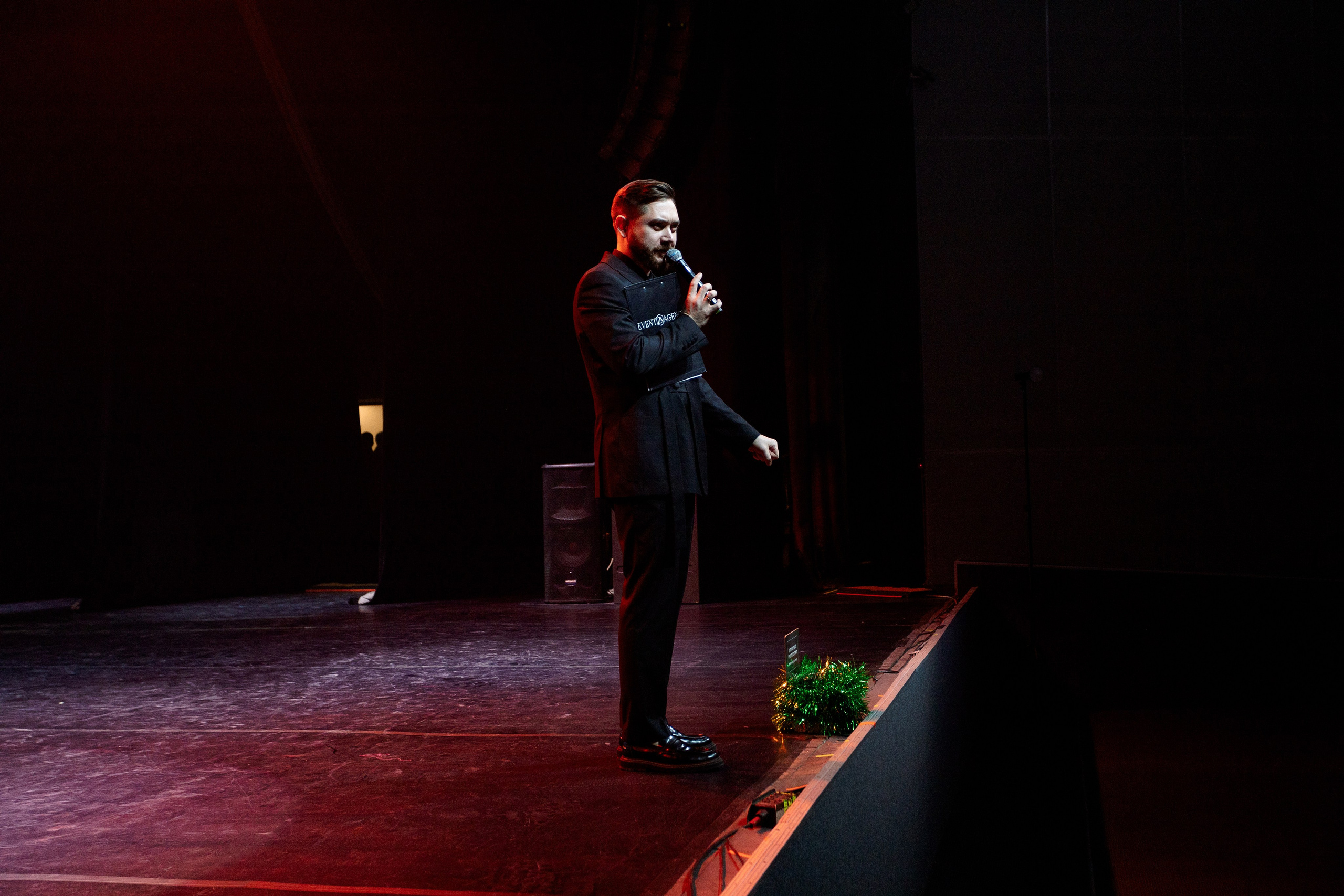 РЕПОРТАЖ: НОВЫЙ ГОД В ДК МЕТАЛЛУРГ. Профессиональный фотограф в Ижевске Леша Петров