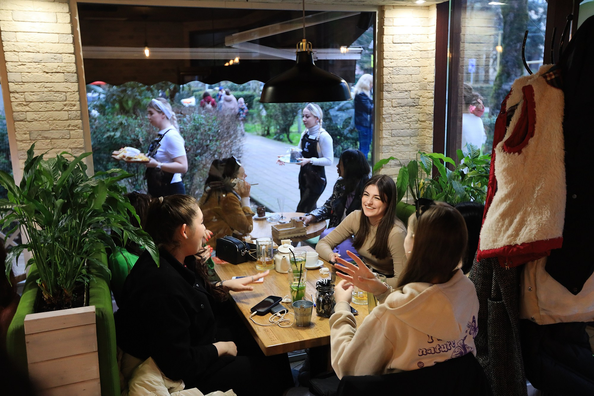 20 лет кафе Энос (без коррекции). Professional photographer in Sochi Victoria Joy. Teaching Photography