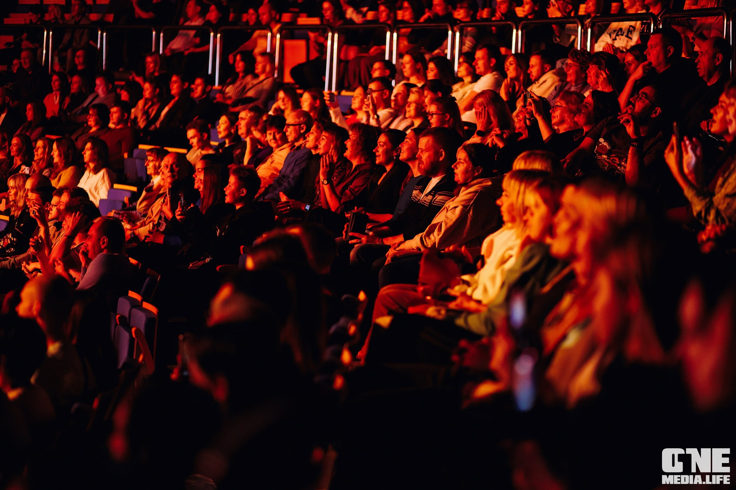 Фоторепортаж с концерта Ёлки. One Media Life: фоторепортажи, фотоотчеты с мероприятий и заведений