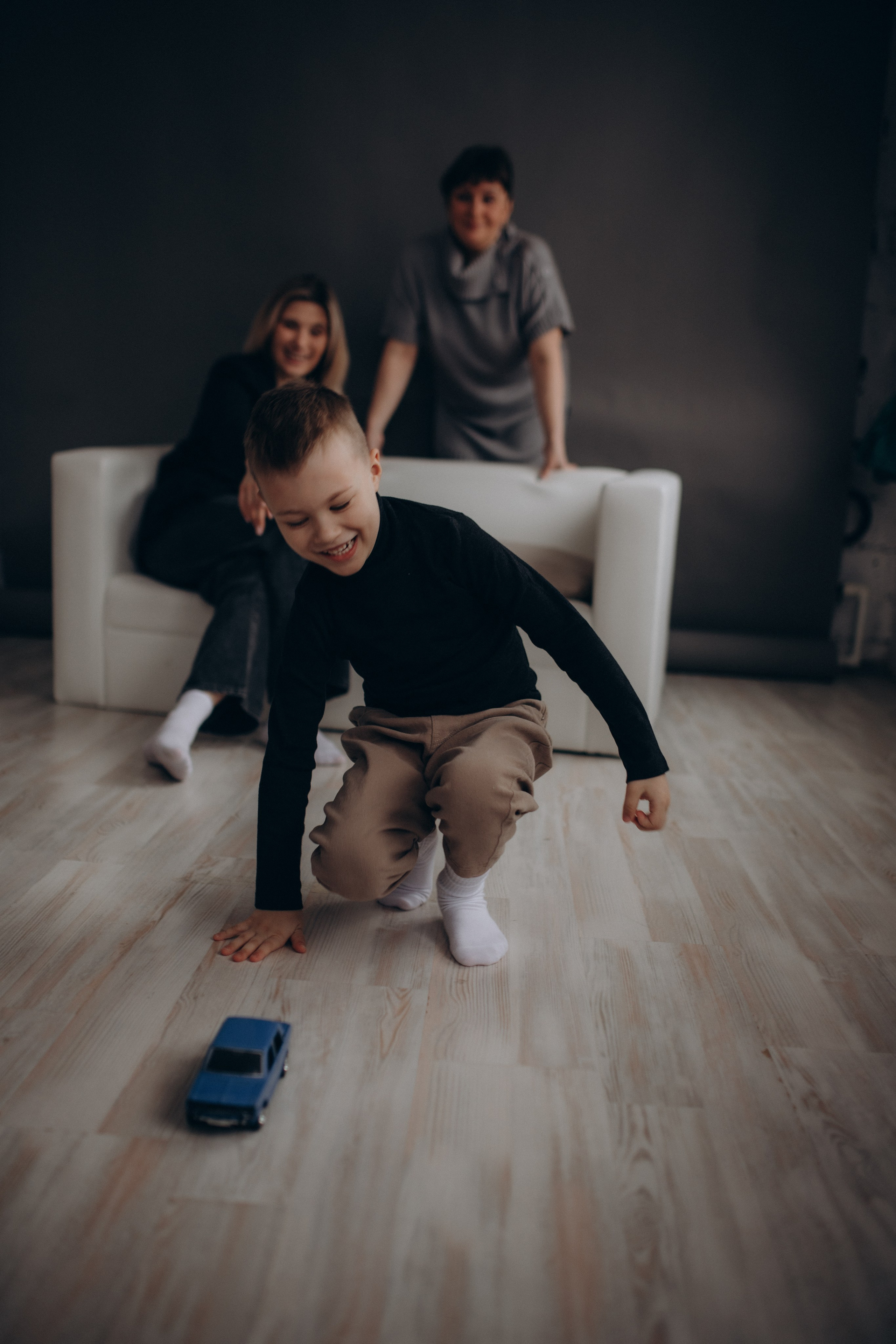 Семейная фотосессия в студии г. Тихвин. Услуги