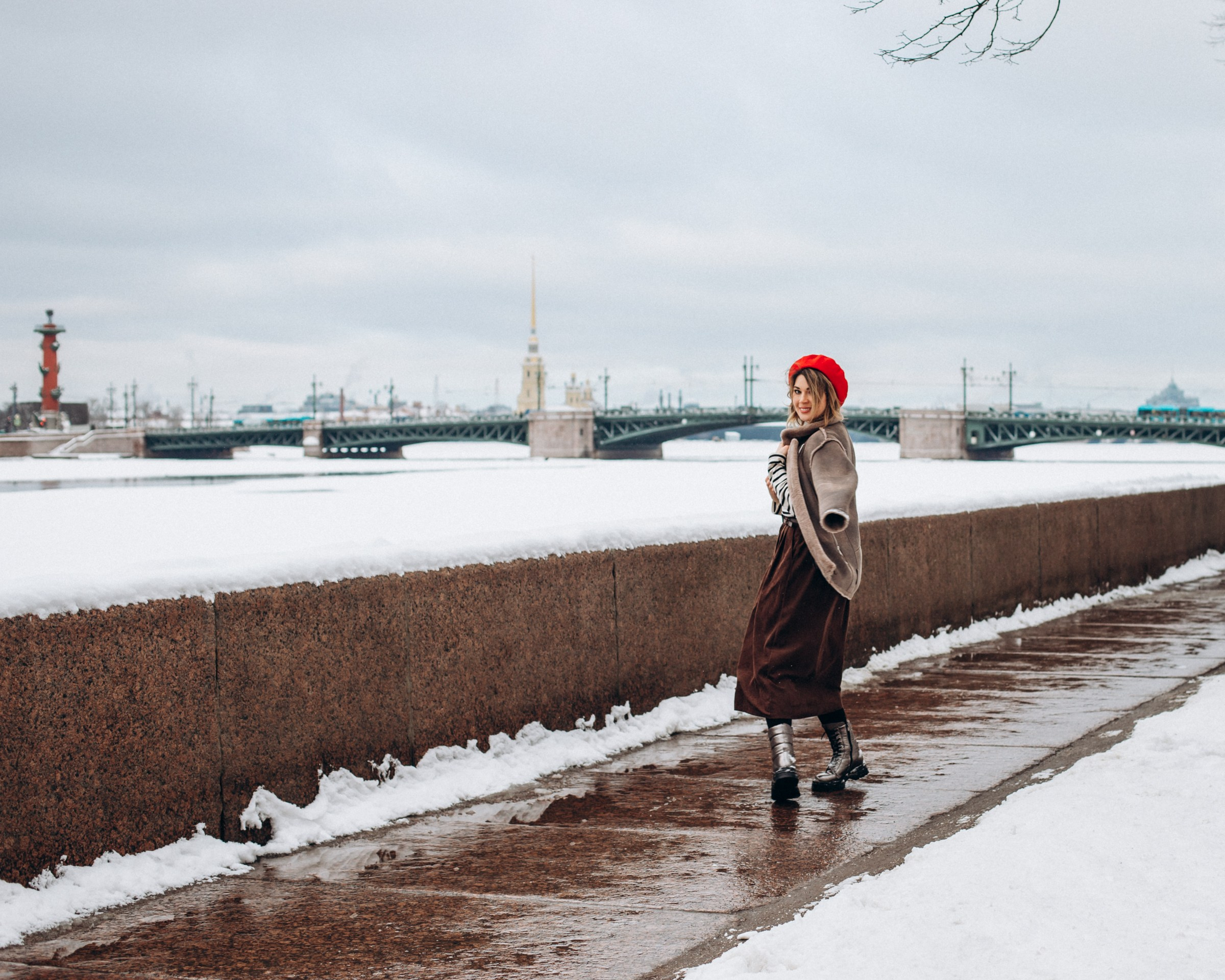 Анастасия в феврале. Фотопрогулка в Петербурге. Индивидуальный и семейный фотограф в Санкт-Петербурге