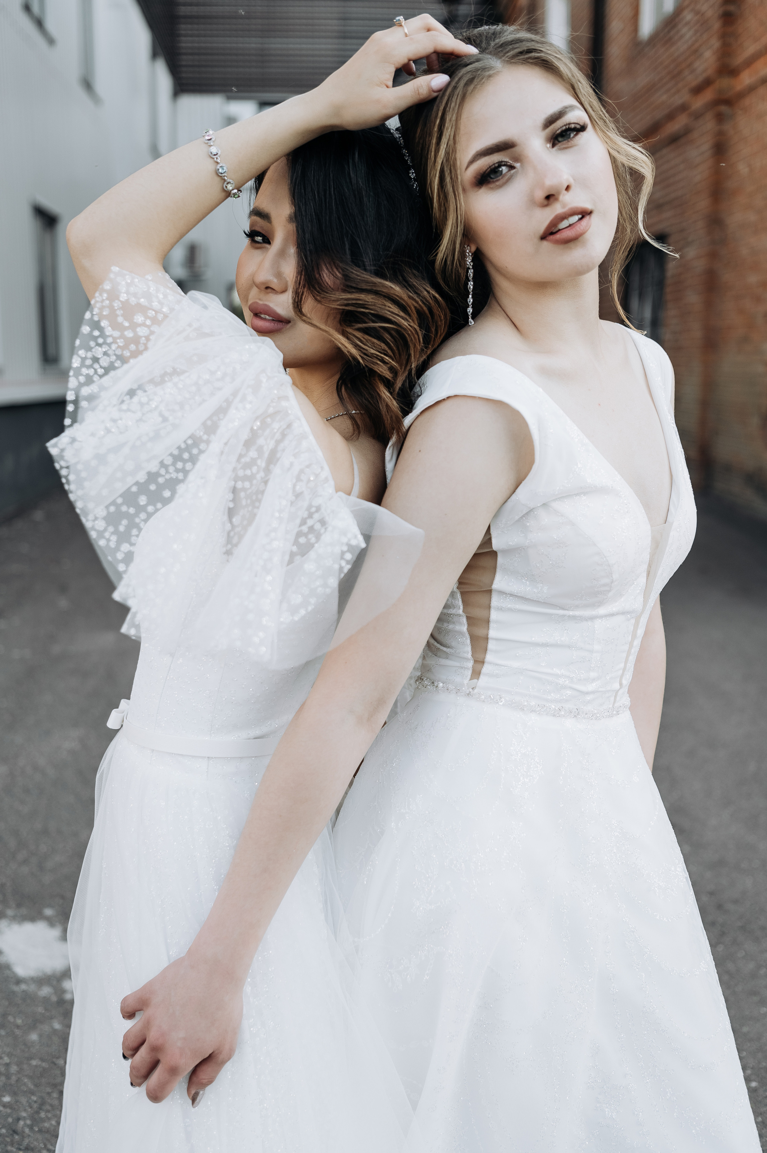 Оля и Алина