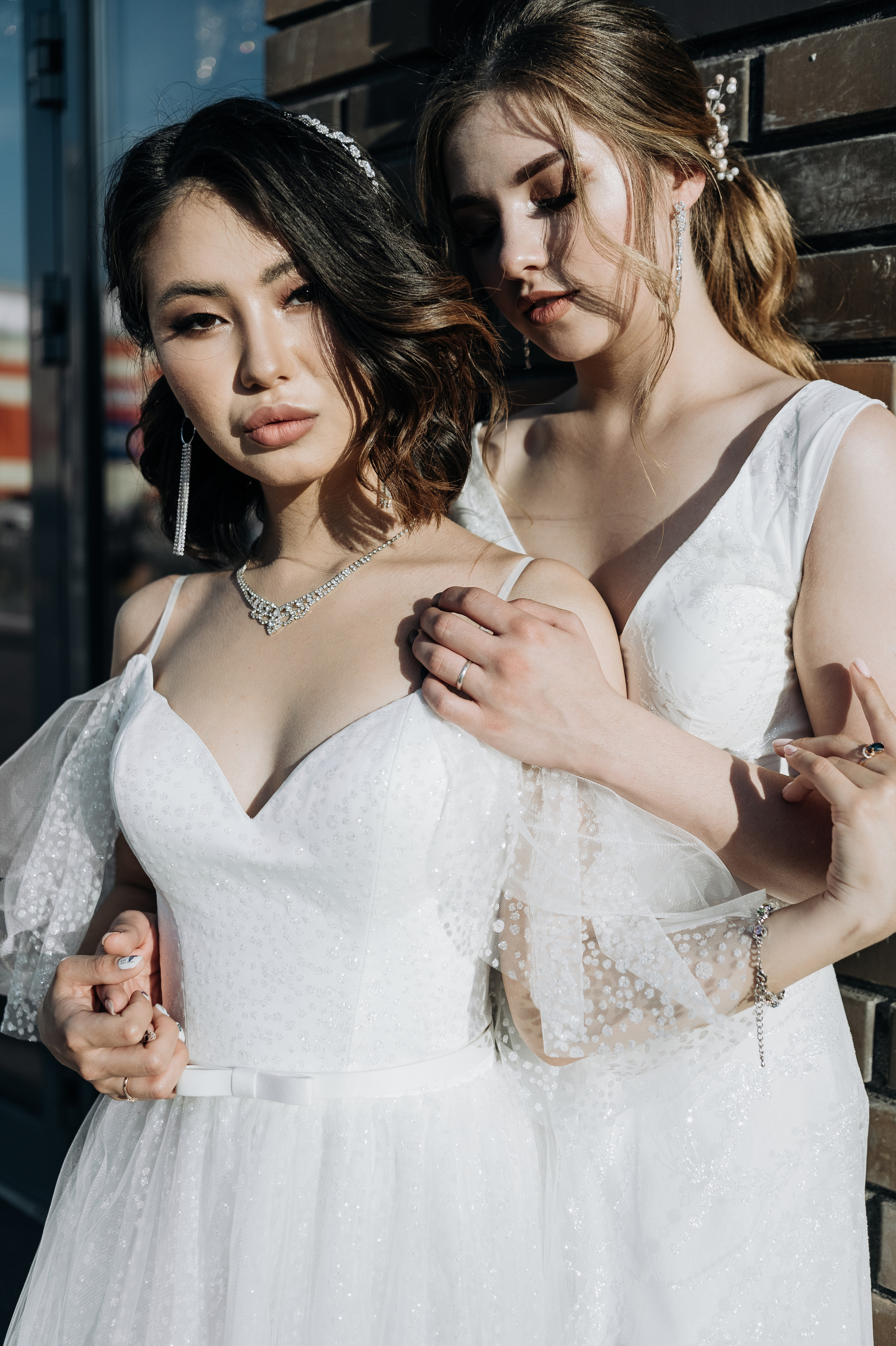 Оля и Алина