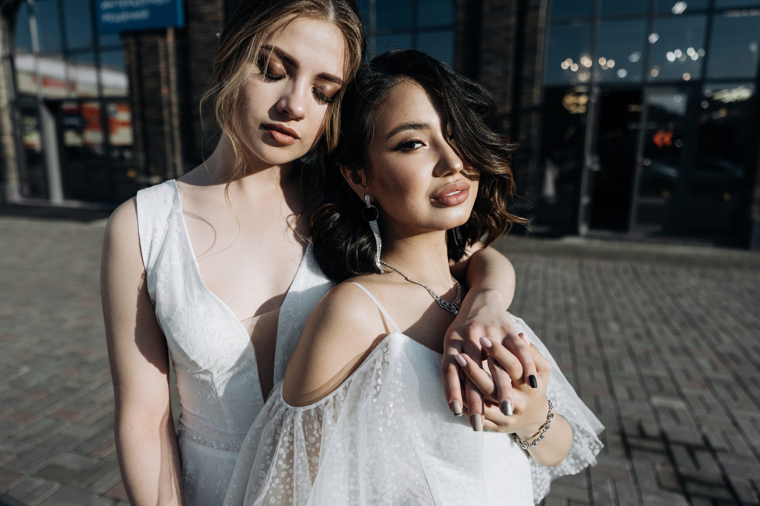 Оля и Алина