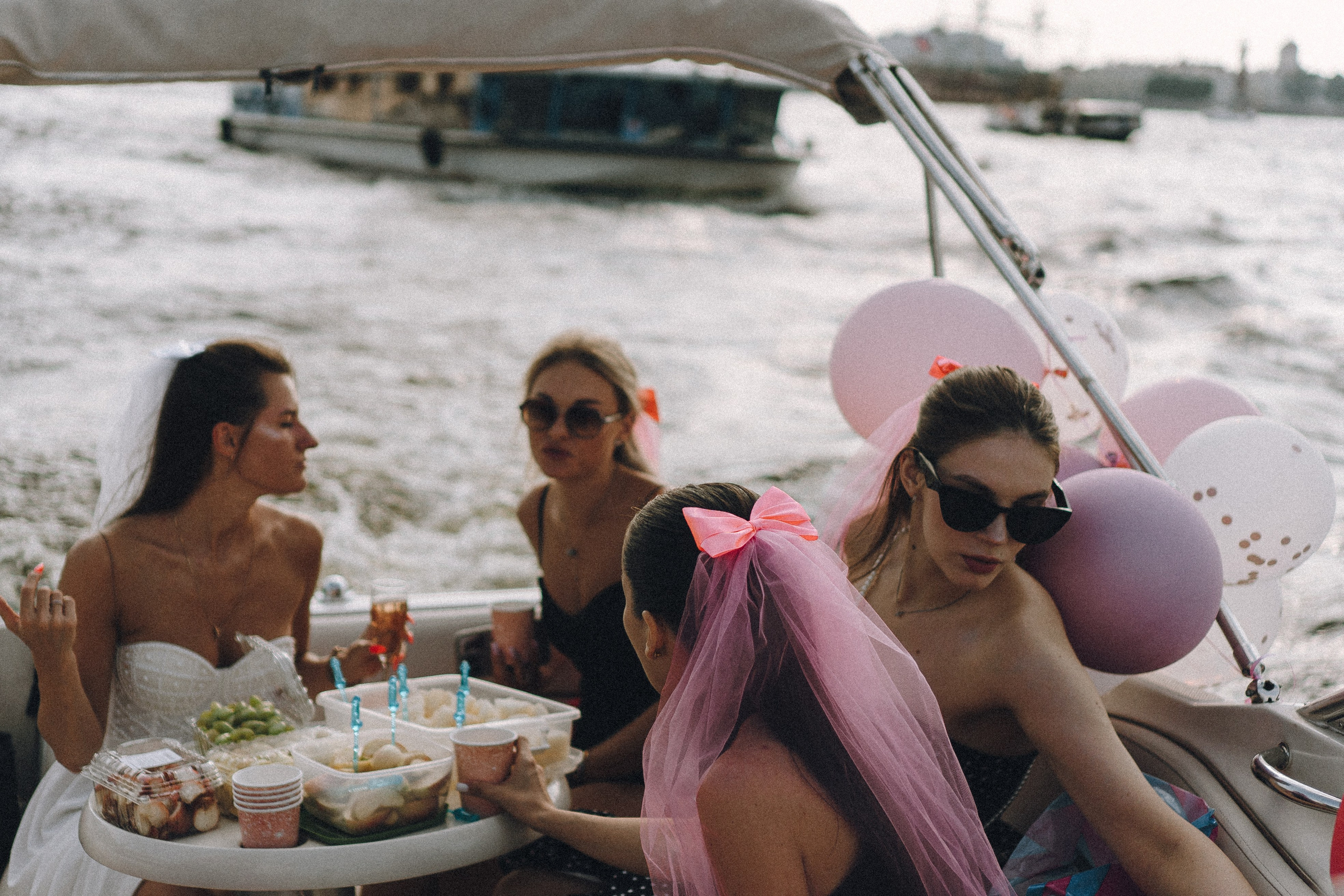 ДЕВИЧНИК НА КАТЕРЕ. Профессиональный фотограф, Санкт-Петербург — Виктория Богомолова