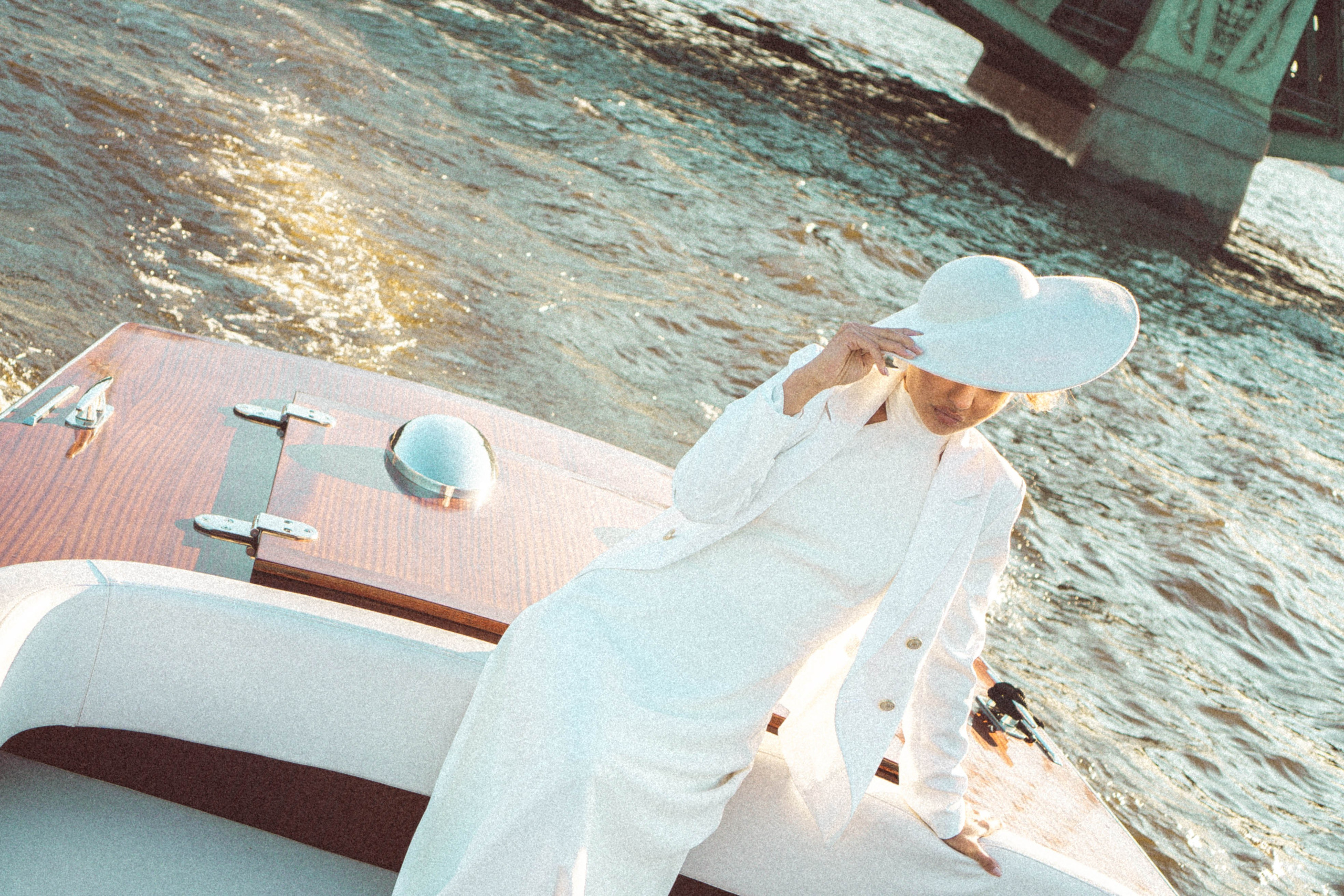 СВАДЕНБНАЯ СЬЕМКА НА КАТЕРЕ ПО КАНАЛАМ САНКТ-ПЕТЕРБУРГА И В АКВАТОРИИ НЕВЫ. Профессиональный фотограф, Санкт-Петербург — Виктория Богомолова