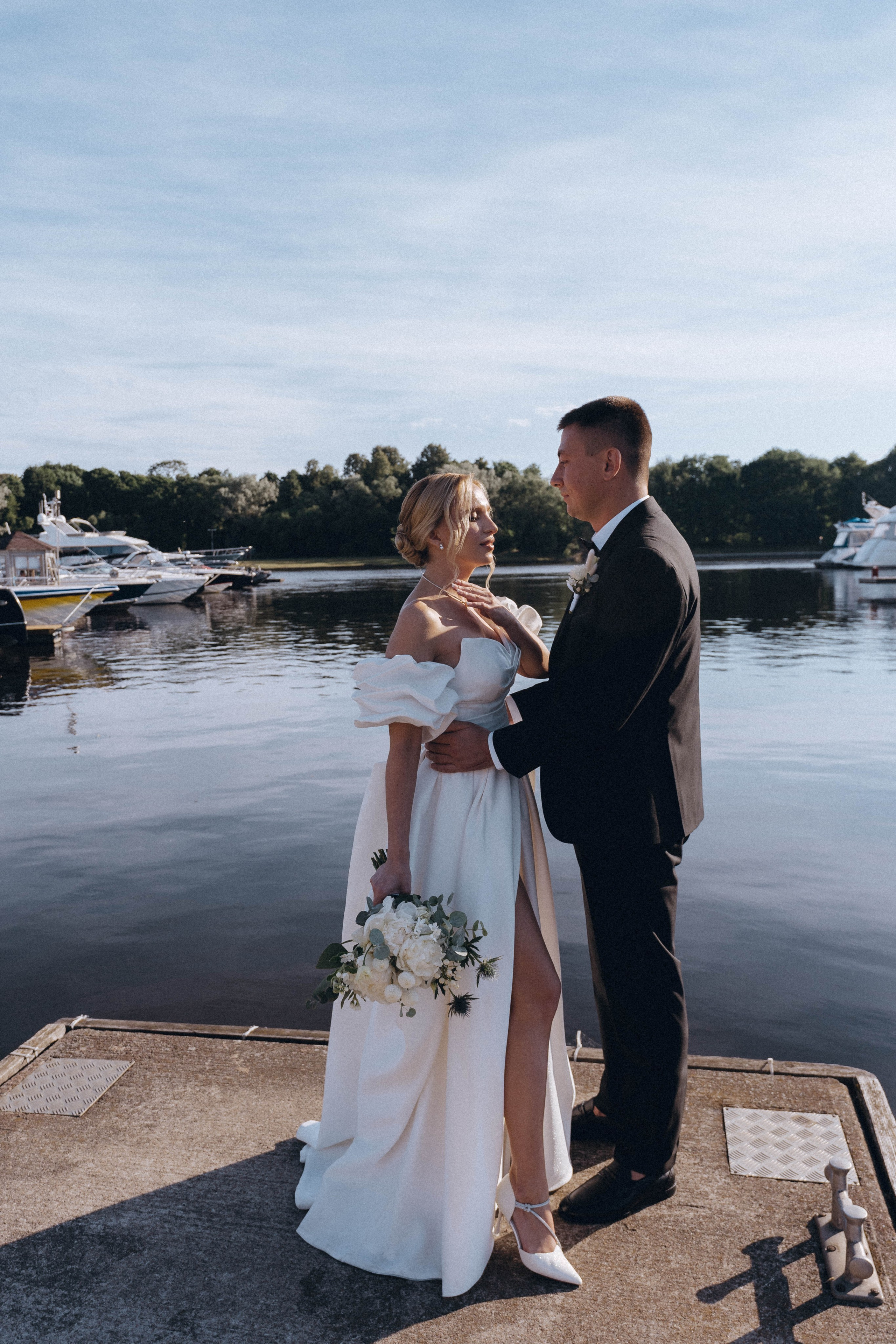 СВАДЕНБНАЯ СЬЕМКА НА КАТЕРЕ ПО КАНАЛАМ САНКТ-ПЕТЕРБУРГА И В АКВАТОРИИ НЕВЫ. Профессиональный фотограф, Санкт-Петербург — Виктория Богомолова