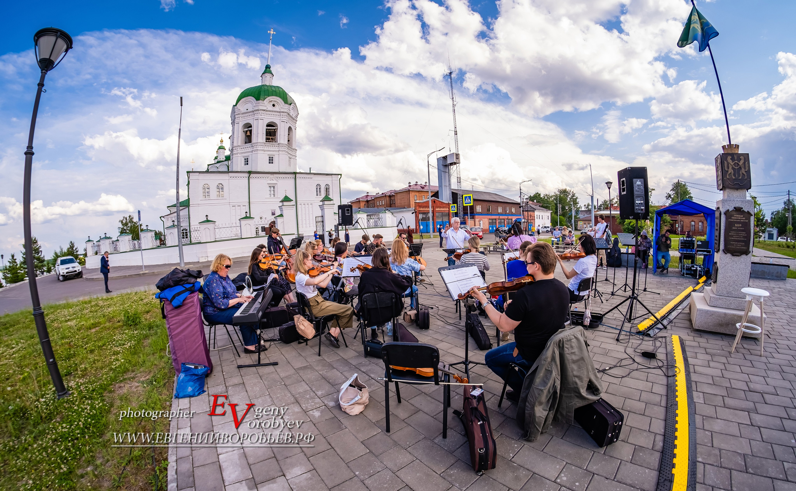 экскурсии Енисейск Красноярск аренда микроавтобуса трансфер индивидуальный тур фото набережная дегустация сибирской кухни интересные места что посмотреть куда сходить что посетить достопримечательности в Енисейске  храм церковь монастырь фототур  цена заказать экскурсию программа маршрут смотровые площадки видовые красивые места путешествие туристический маршрут 