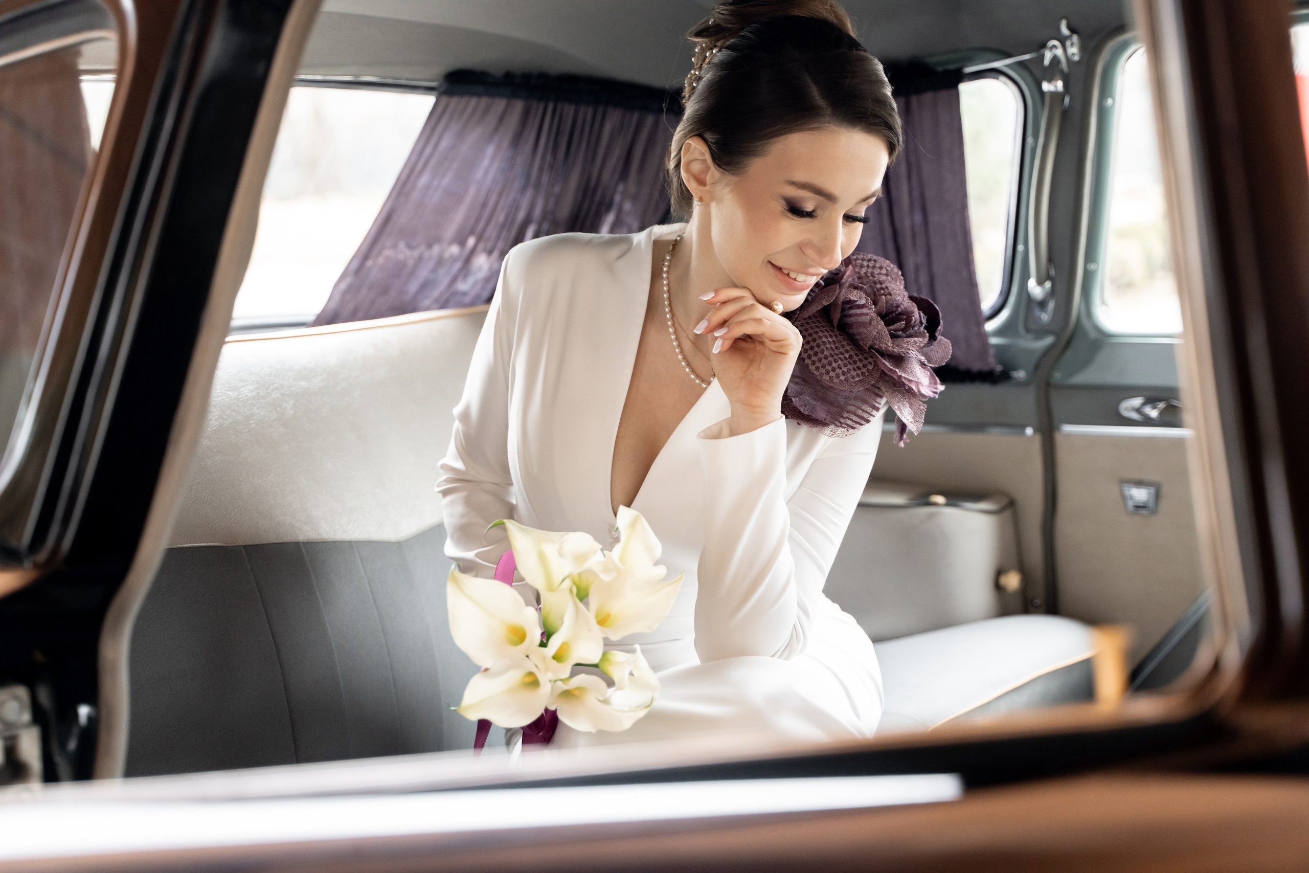 Свадебный фотограф в Москве. Свадебный фотограф Видное, Бутово, Домодедово, Щербинка, Царицыно. Свадебная фотосессия и сборы невесты в отеле Soluxe. Регистрация брака во дворце бракосочетания ВДНХ. Свадьба на ВДНХ. Свадебная фотосессия с ретро автомобилем Чайка. 