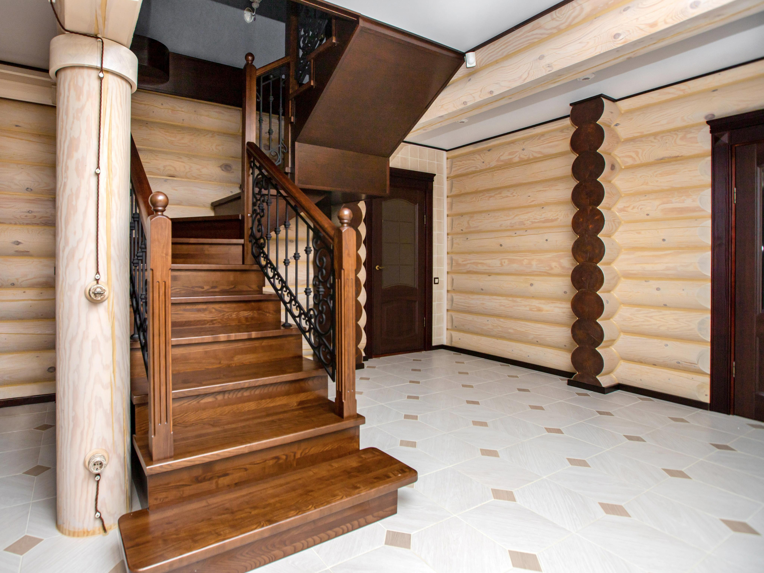 2. Интерьер (лестница, полки, столы, стеллаж, элементы потолка из дерева)). Фотограф Пермь. Свадьбы. Семья и дети, школа, д. сад. Фотокниги