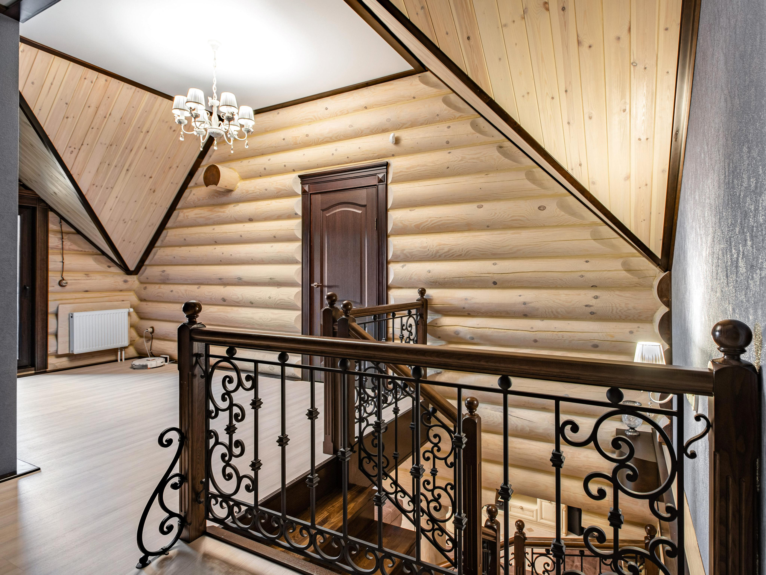 2. Интерьер (лестница, полки, столы, стеллаж, элементы потолка из дерева)). Фотограф Пермь. Свадьбы. Семья и дети, школа, д. сад. Фотокниги