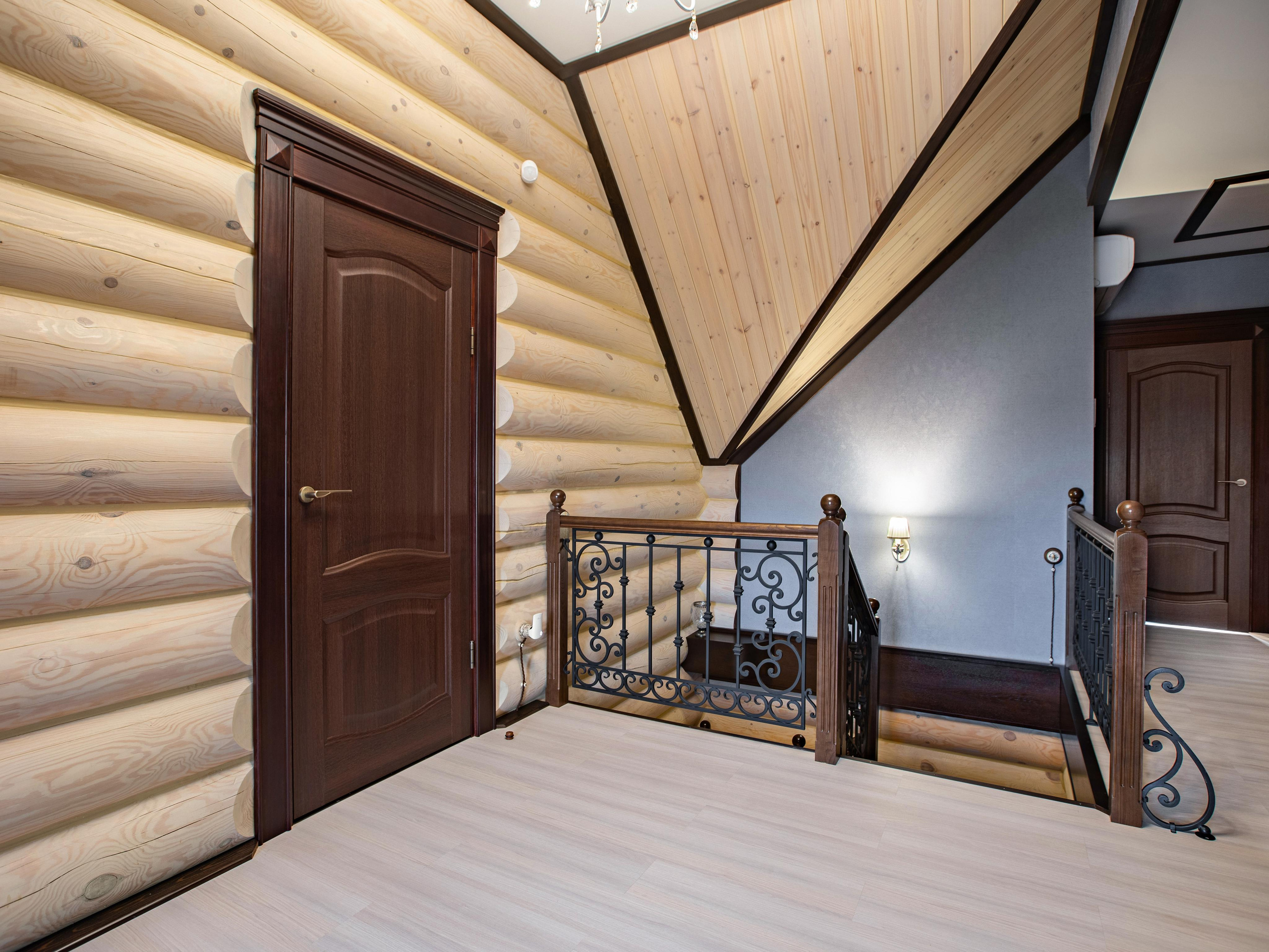 2. Интерьер (лестница, полки, столы, стеллаж, элементы потолка из дерева)). Фотограф Пермь. Свадьбы. Семья и дети, школа, д. сад. Фотокниги