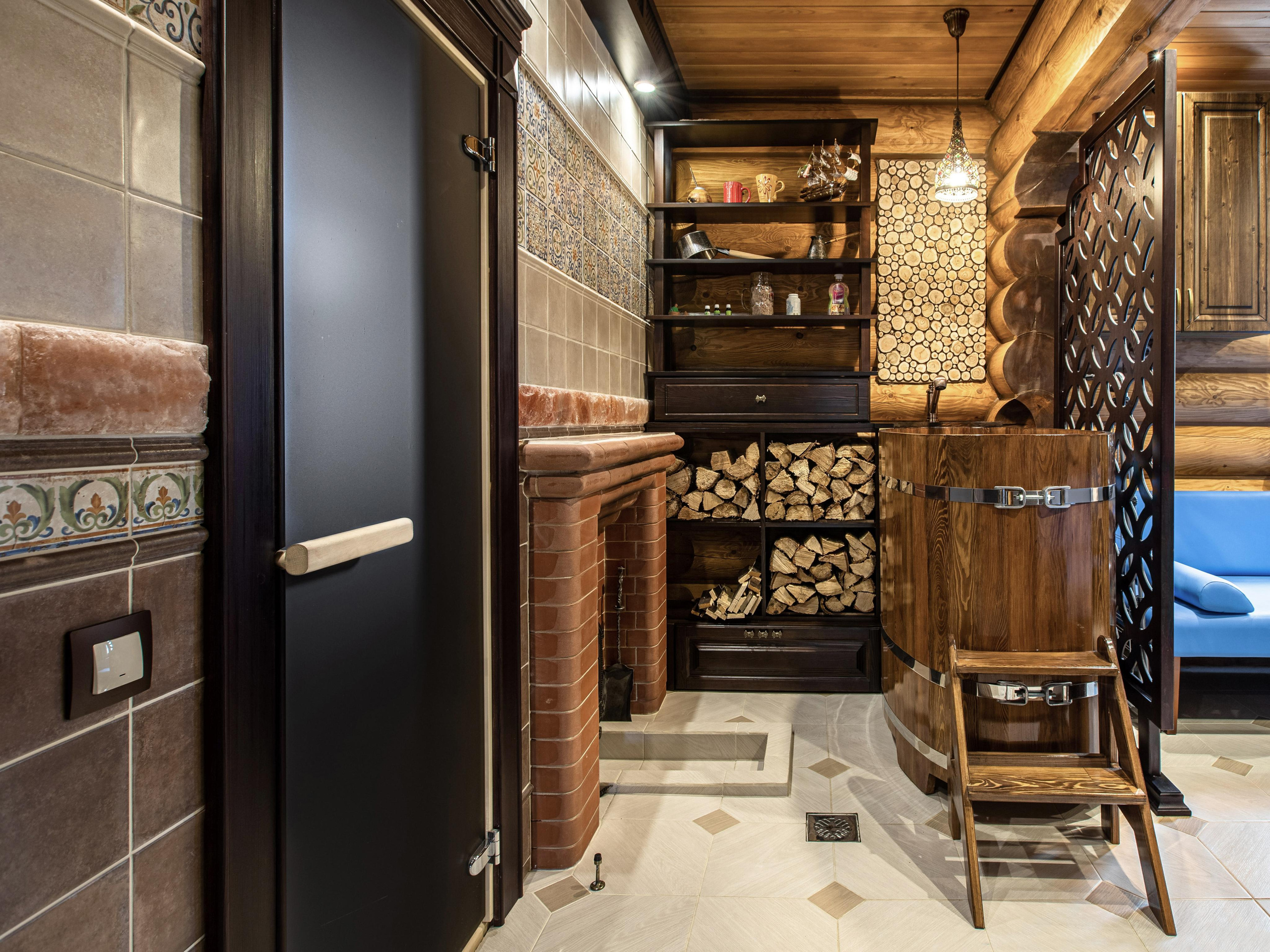 2. Интерьер (лестница, полки, столы, стеллаж, элементы потолка из дерева)). Фотограф Пермь. Свадьбы. Семья и дети, школа, д. сад. Фотокниги